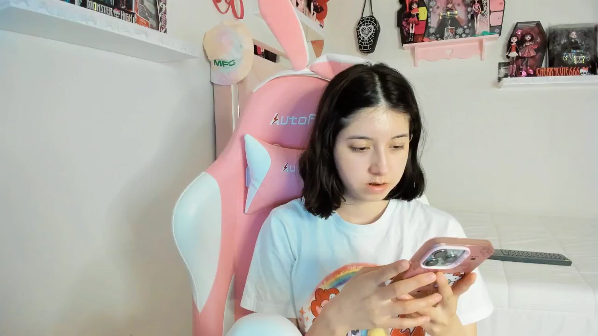 Gallery image thumbnail from Cherrycute666's myfreecams stream on, 05/06/2025, 05:15 image 15 of 20
