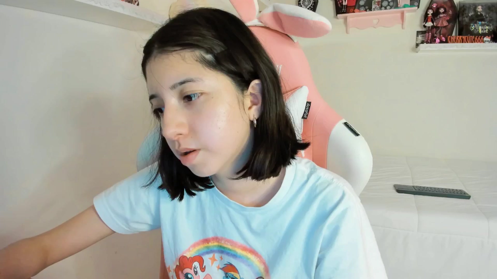 Gallery image thumbnail from Cherrycute666's myfreecams stream on, 05/06/2025, 05:15 image 10 of 20