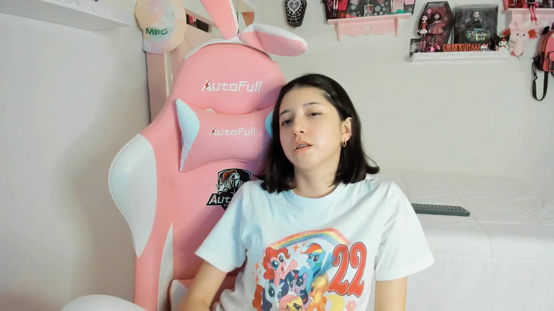 Gallery image thumbnail from Cherrycute666's myfreecams stream on, 05/06/2025, 05:15 image 19 of 20
