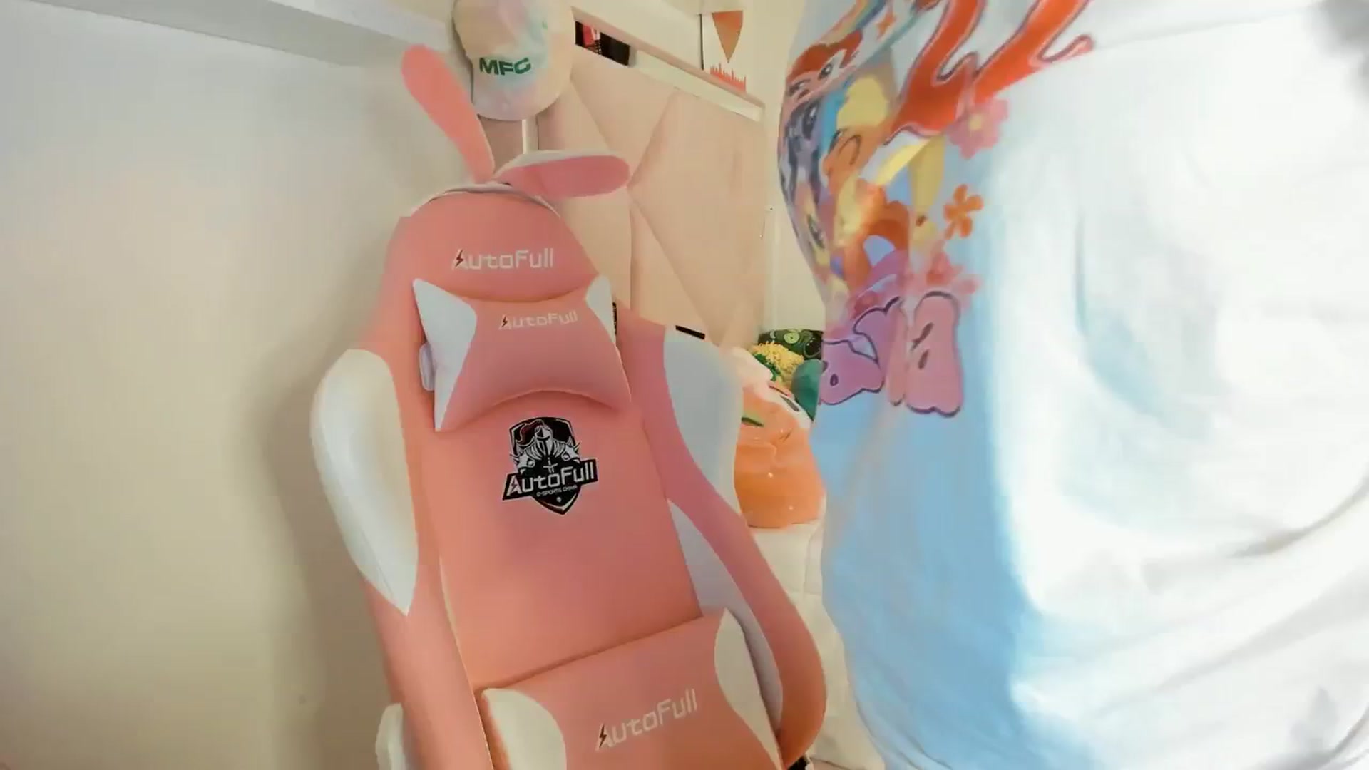 Gallery image thumbnail from Cherrycute666's myfreecams stream on, 05/06/2025, 05:15 image 13 of 20