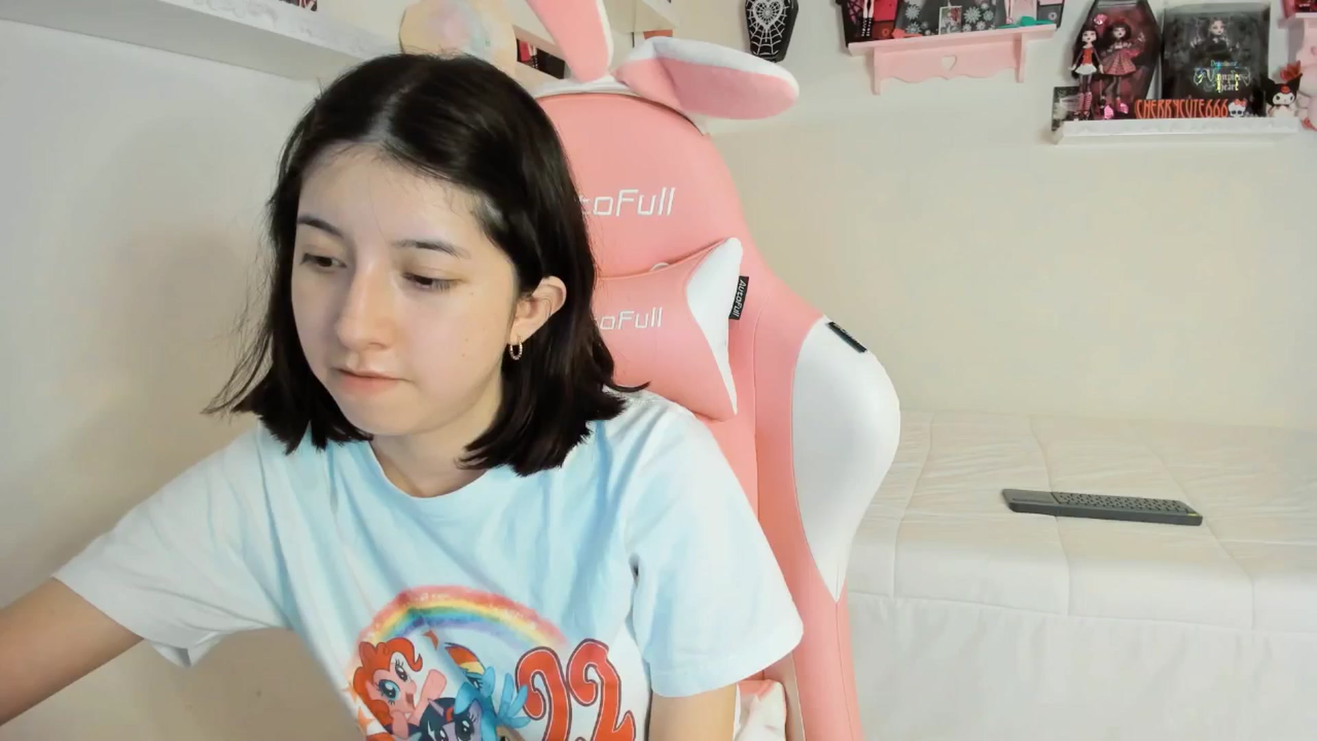 Gallery image thumbnail from Cherrycute666's myfreecams stream on, 05/06/2025, 05:15 image 8 of 20