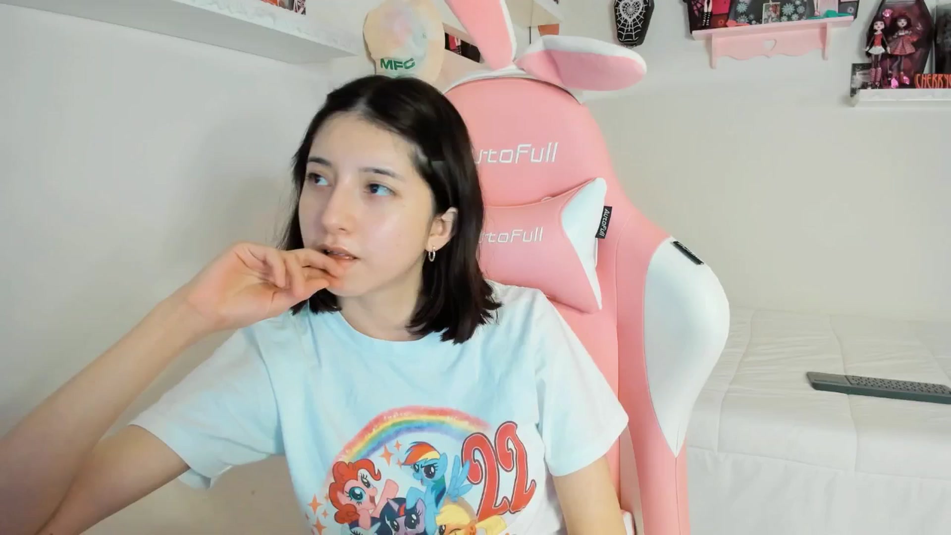 Gallery image thumbnail from Cherrycute666's myfreecams stream on, 05/06/2025, 05:15 image 9 of 20