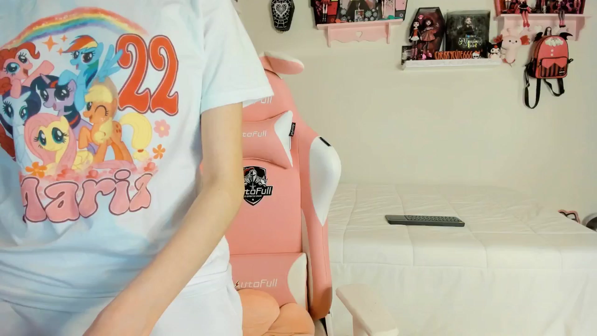 Gallery image thumbnail from Cherrycute666's myfreecams stream on, 05/06/2025, 05:15 image 6 of 20