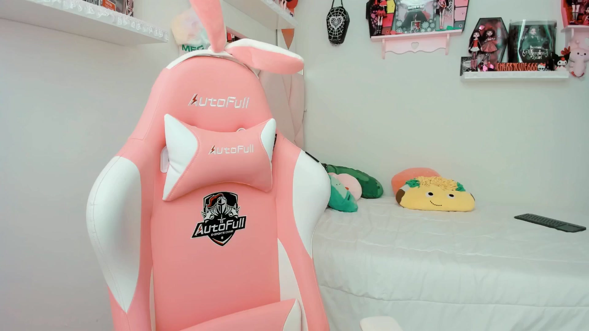 Gallery image thumbnail from Cherrycute666's myfreecams stream on, 05/06/2025, 20:08 image 9 of 20