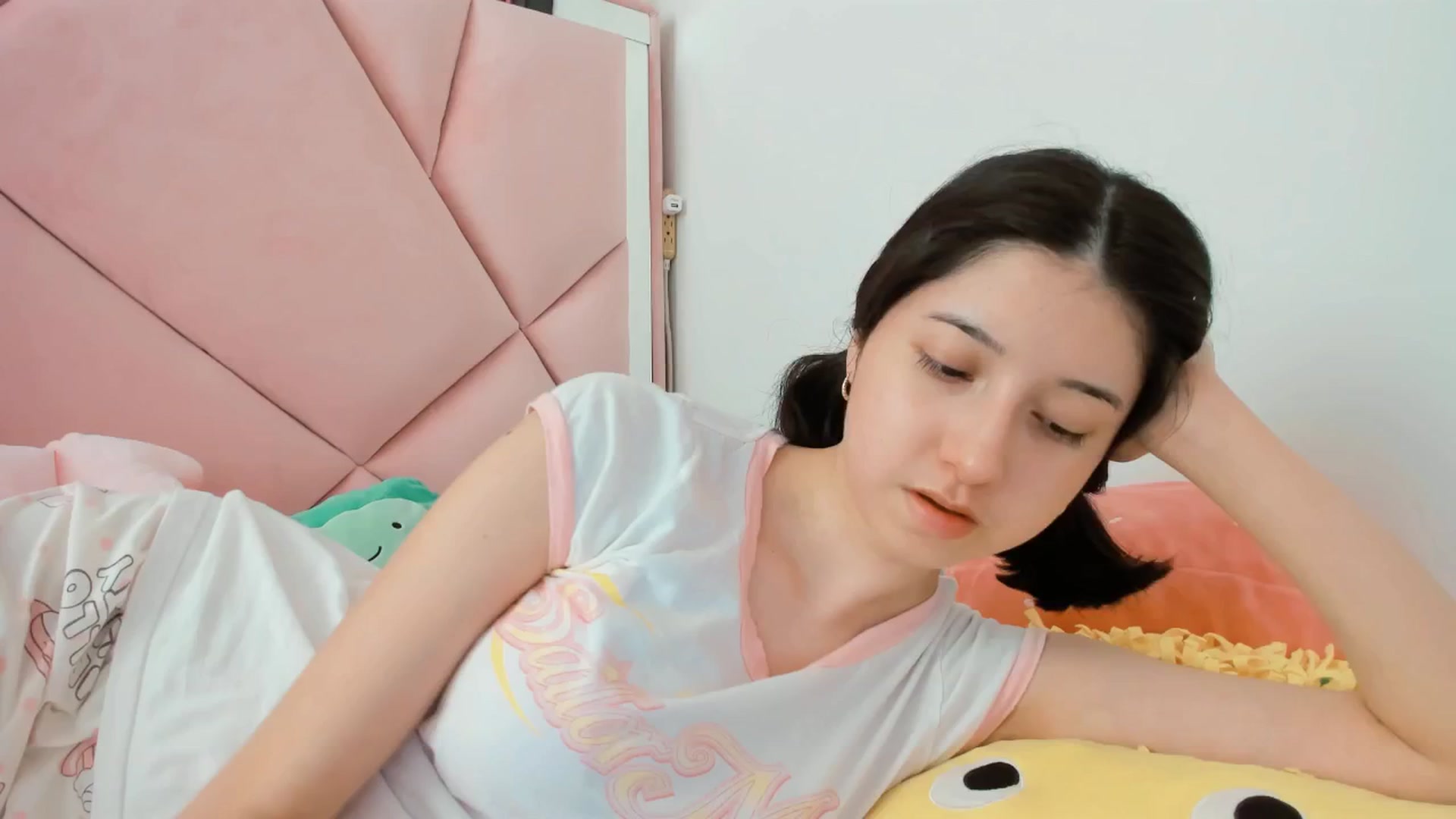 Gallery image thumbnail from Cherrycute666's myfreecams stream on, 05/06/2025, 20:08 image 5 of 20