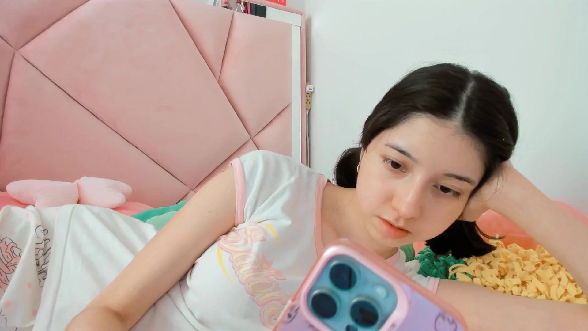 Gallery image thumbnail from Cherrycute666's myfreecams stream on, 05/06/2025, 20:08 image 7 of 20