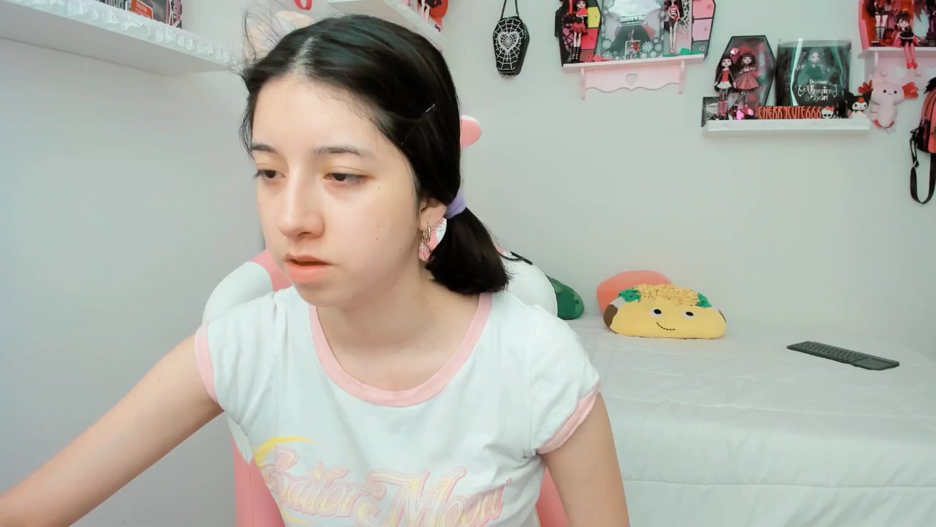 Gallery image thumbnail from Cherrycute666's myfreecams stream on, 05/06/2025, 20:08 image 14 of 20