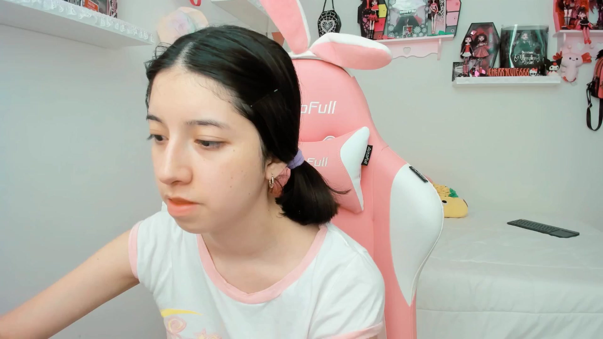 Gallery image thumbnail from Cherrycute666's myfreecams stream on, 05/06/2025, 20:08 image 16 of 20