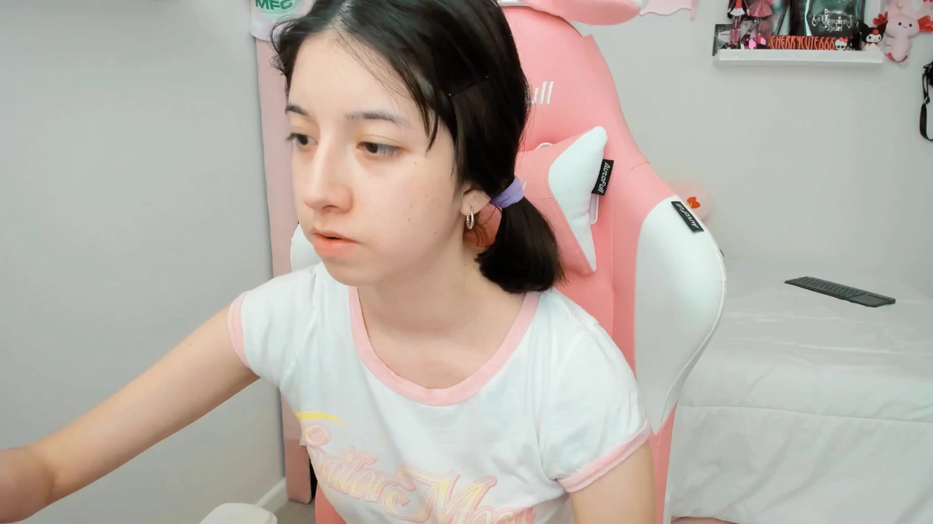 Gallery image thumbnail from Cherrycute666's myfreecams stream on, 05/07/2025, 24:22 image 8 of 20