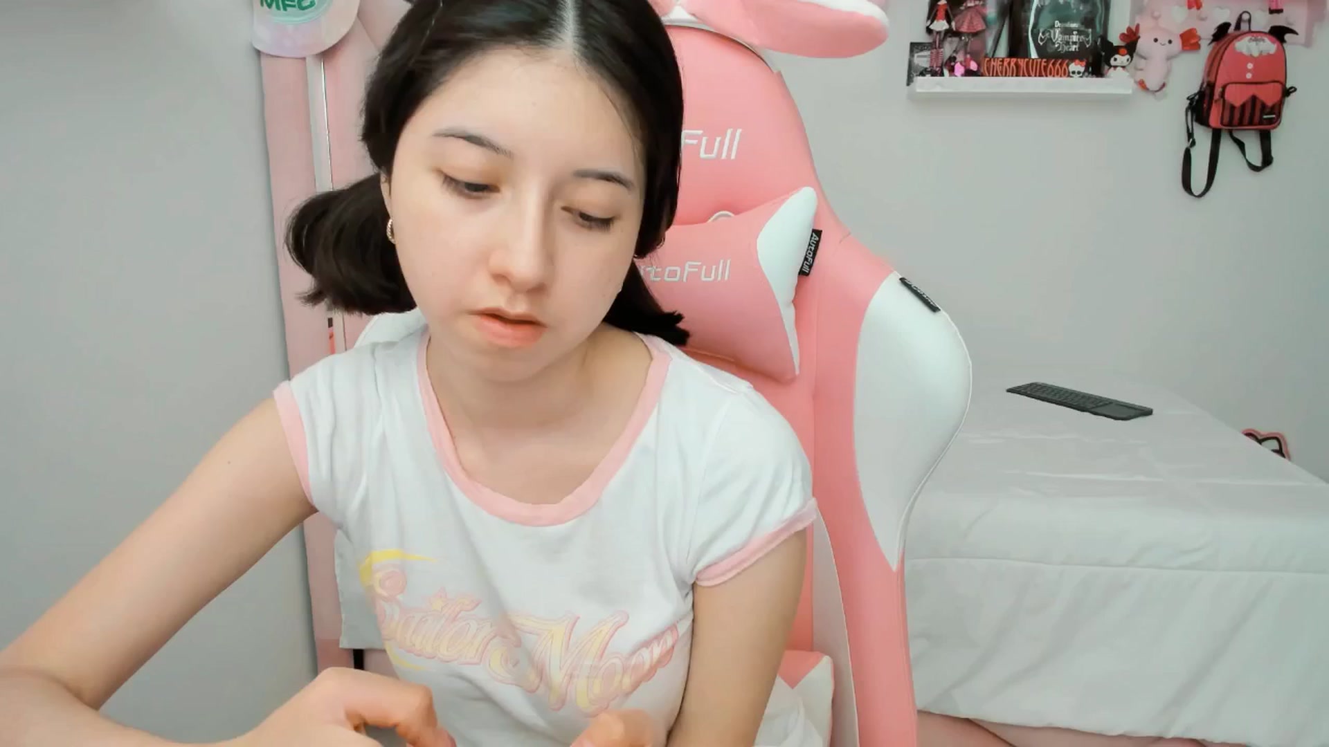 Gallery image thumbnail from Cherrycute666's myfreecams stream on, 05/07/2025, 24:22 image 11 of 20