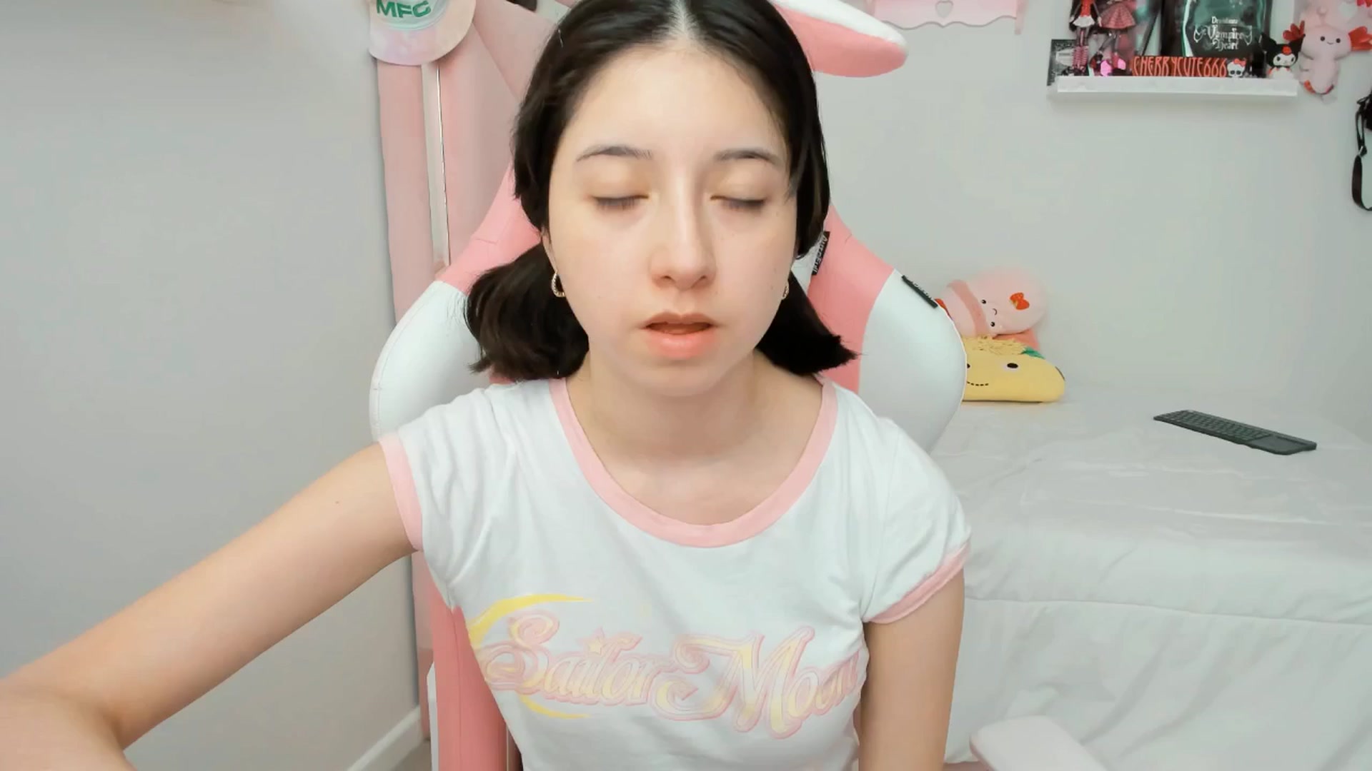 Gallery image thumbnail from Cherrycute666's myfreecams stream on, 05/07/2025, 24:22 image 7 of 20