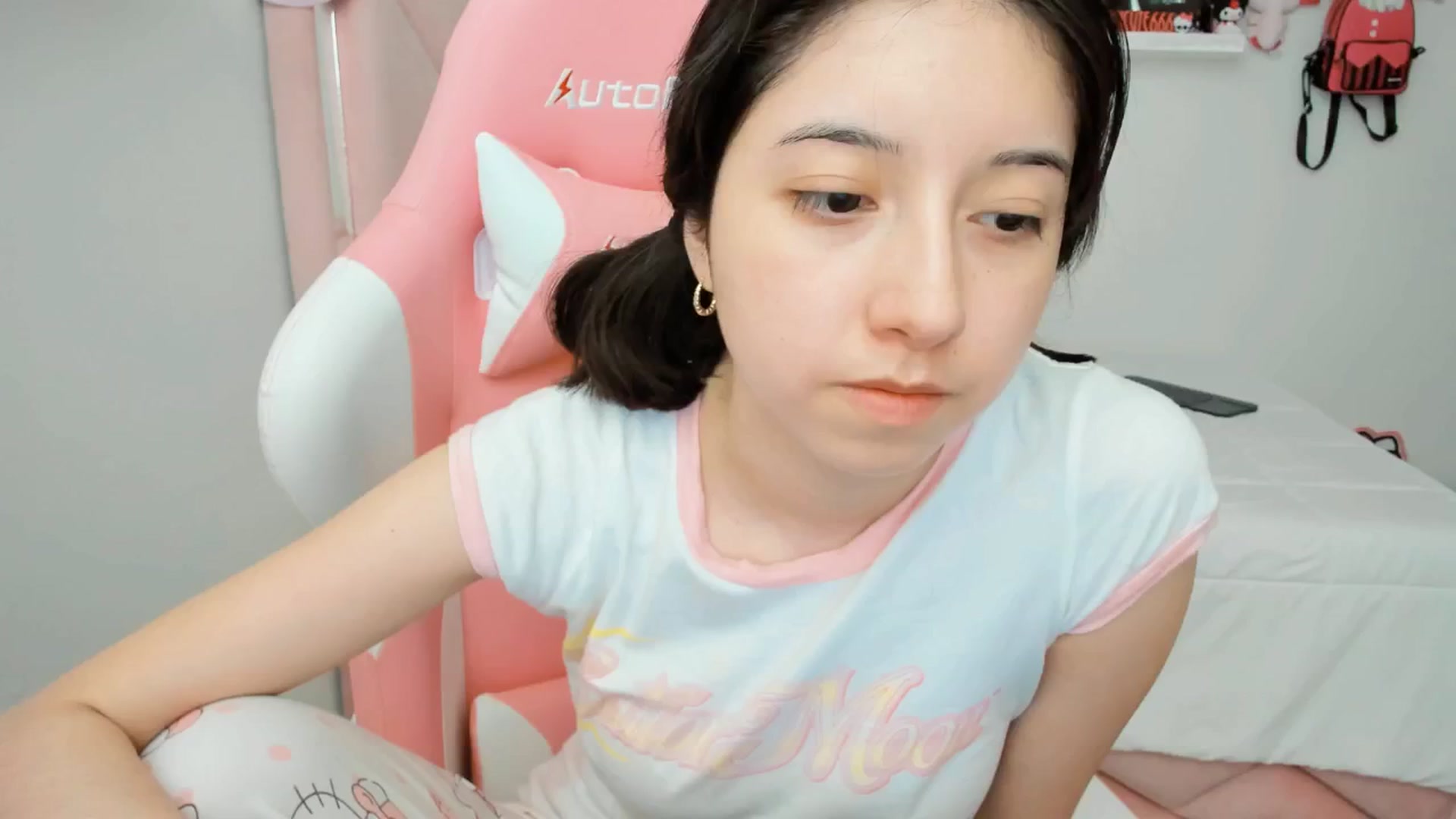 Gallery image thumbnail from Cherrycute666's myfreecams stream on, 05/07/2025, 24:22 image 12 of 20
