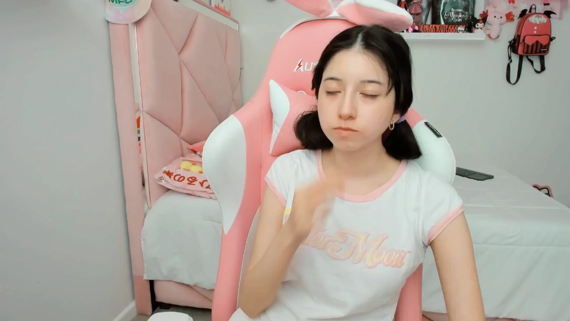 Gallery image thumbnail from Cherrycute666's myfreecams stream on, 05/07/2025, 24:22 image 6 of 20
