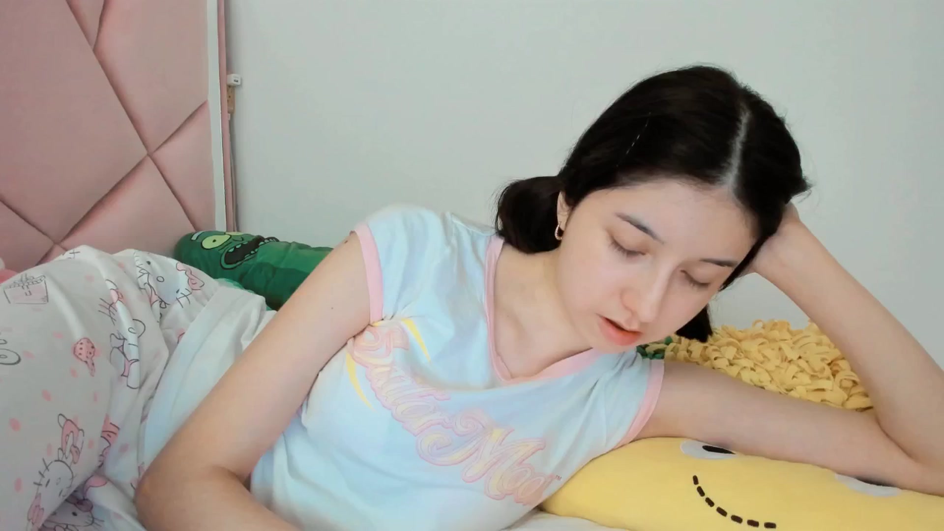 Gallery image thumbnail from Cherrycute666's myfreecams stream on, 05/07/2025, 24:22 image 17 of 20