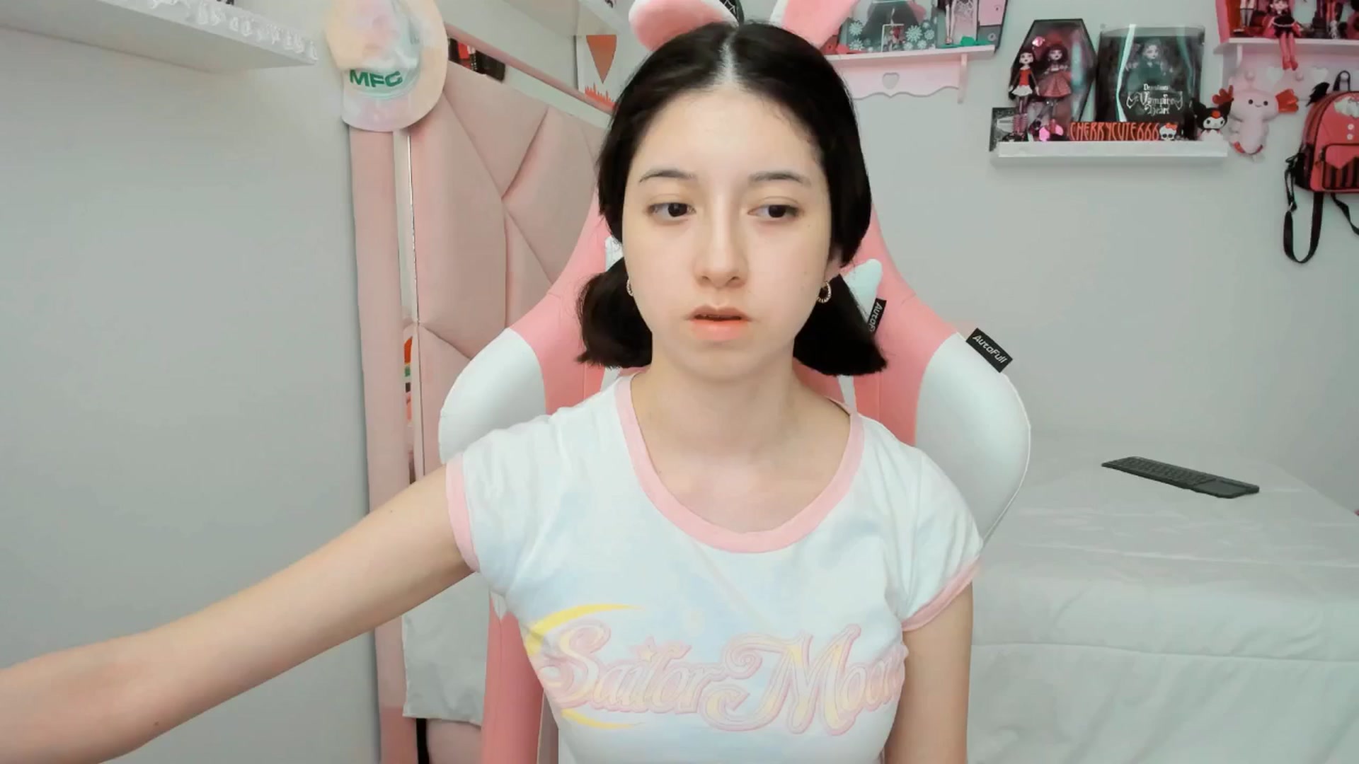 Gallery image thumbnail from Cherrycute666's myfreecams stream on, 05/07/2025, 24:22 image 15 of 20