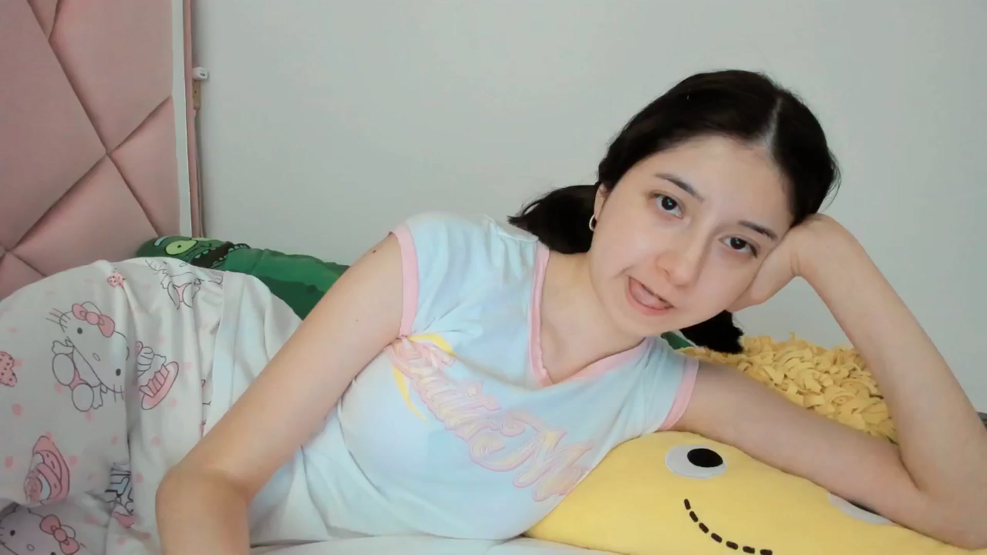 Gallery image thumbnail from Cherrycute666's myfreecams stream on, 05/07/2025, 24:22 image 18 of 20