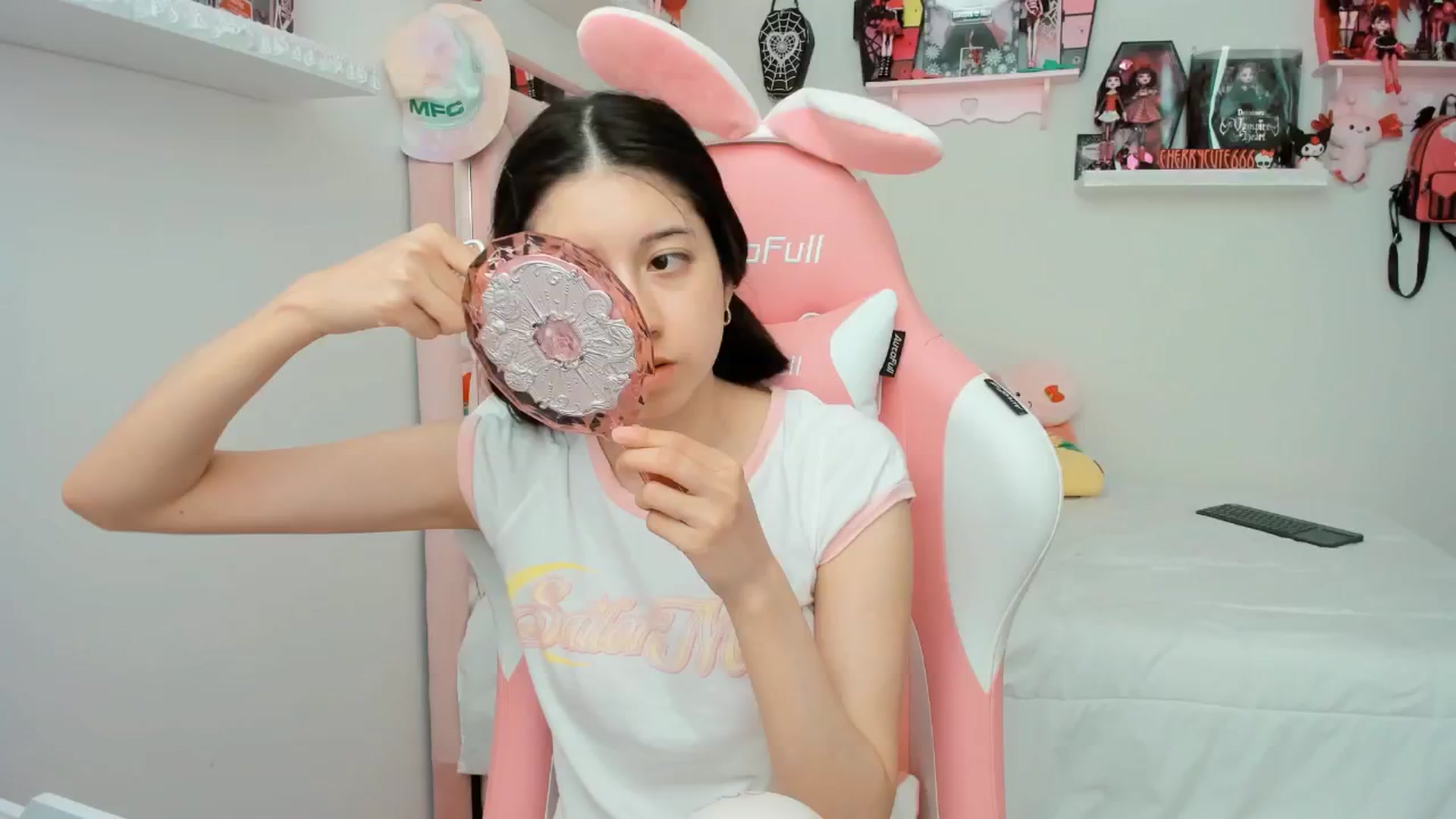 Gallery image thumbnail from Cherrycute666's myfreecams stream on, 05/07/2025, 24:22 image 2 of 20