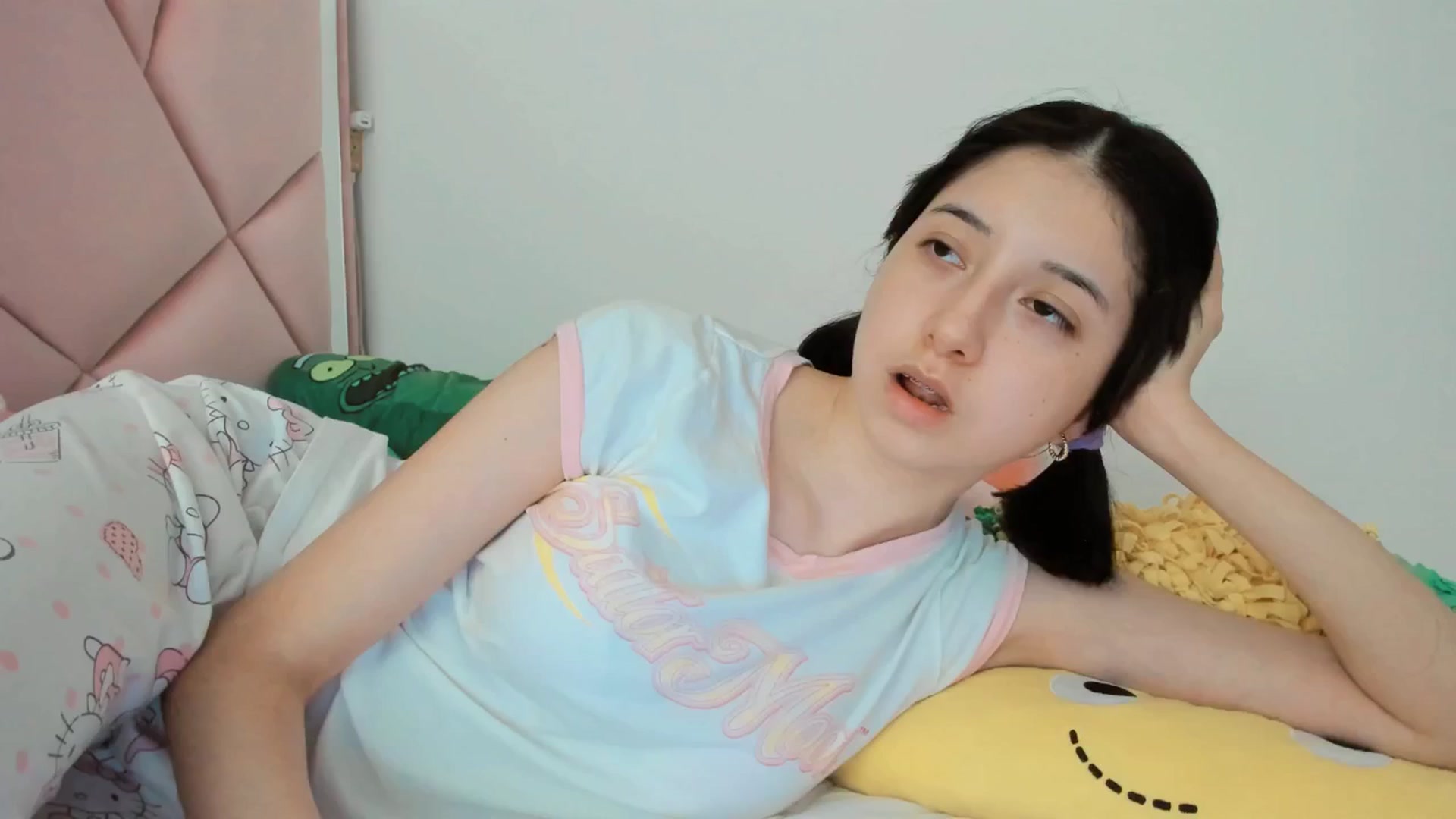 Gallery image thumbnail from Cherrycute666's myfreecams stream on, 05/07/2025, 24:22 image 16 of 20