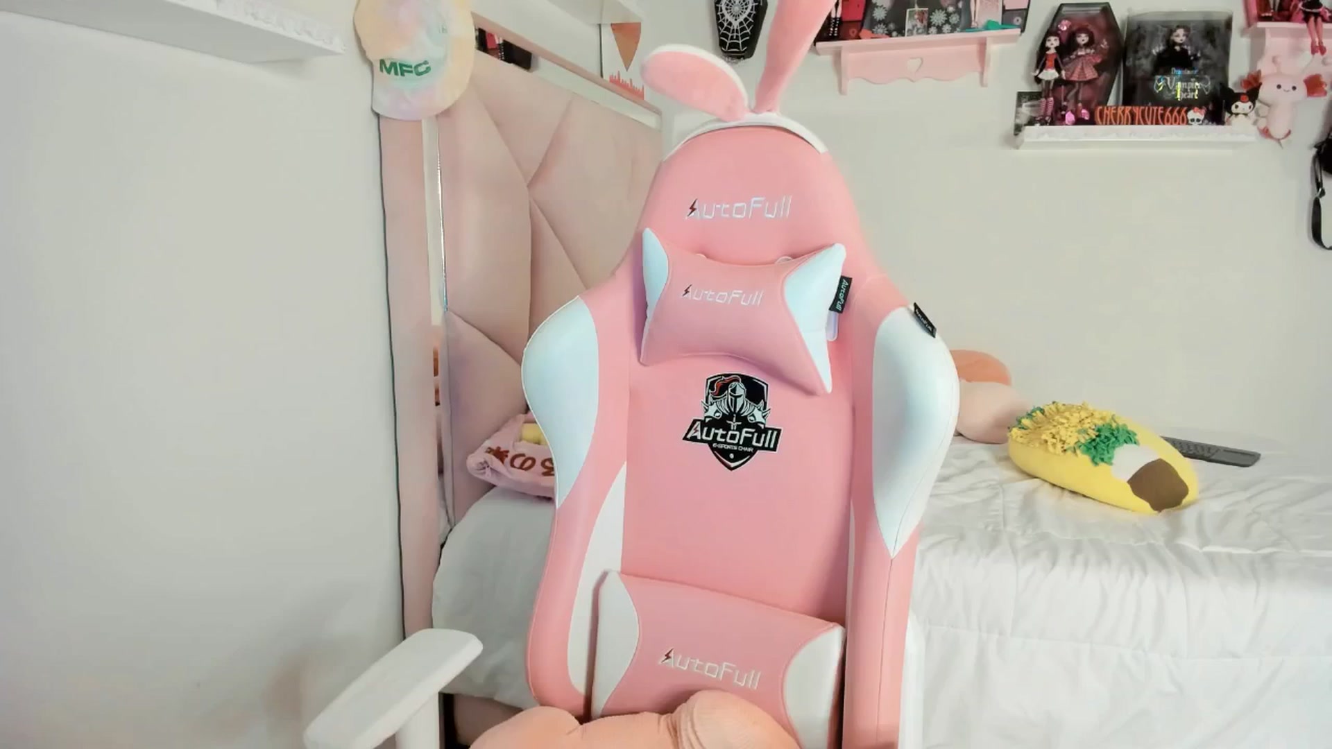 Gallery image thumbnail from Cherrycute666's myfreecams stream on, 05/07/2025, 04:13 image 7 of 20