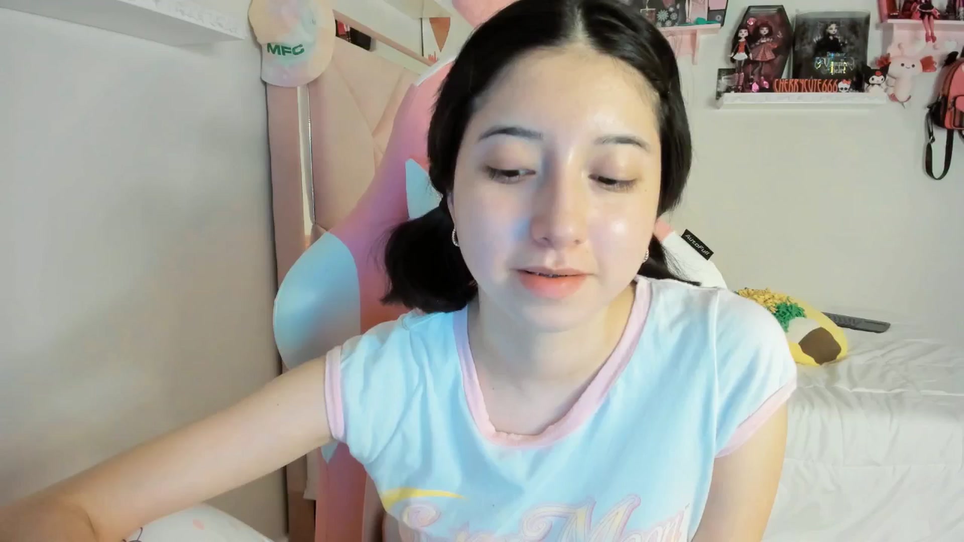 Gallery image thumbnail from Cherrycute666's myfreecams stream on, 05/07/2025, 04:13 image 5 of 20