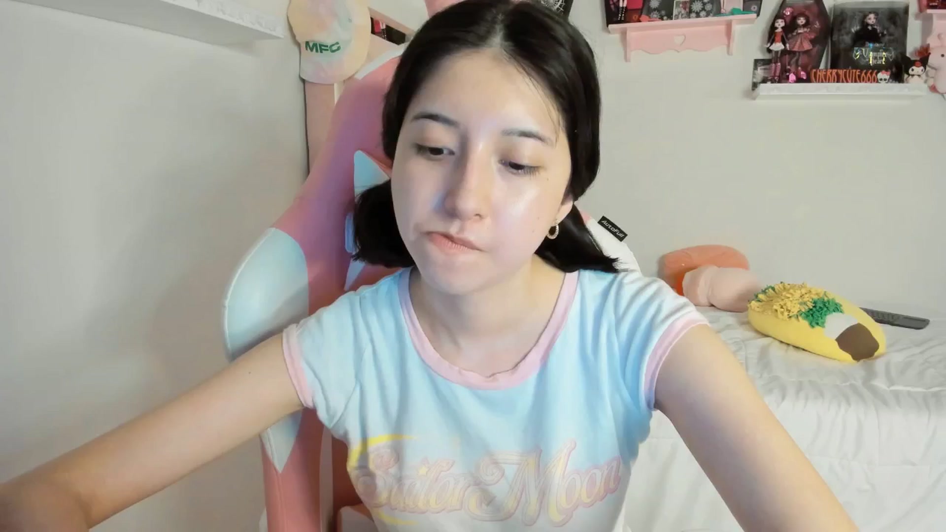 Gallery image thumbnail from Cherrycute666's myfreecams stream on, 05/07/2025, 04:13 image 1 of 20