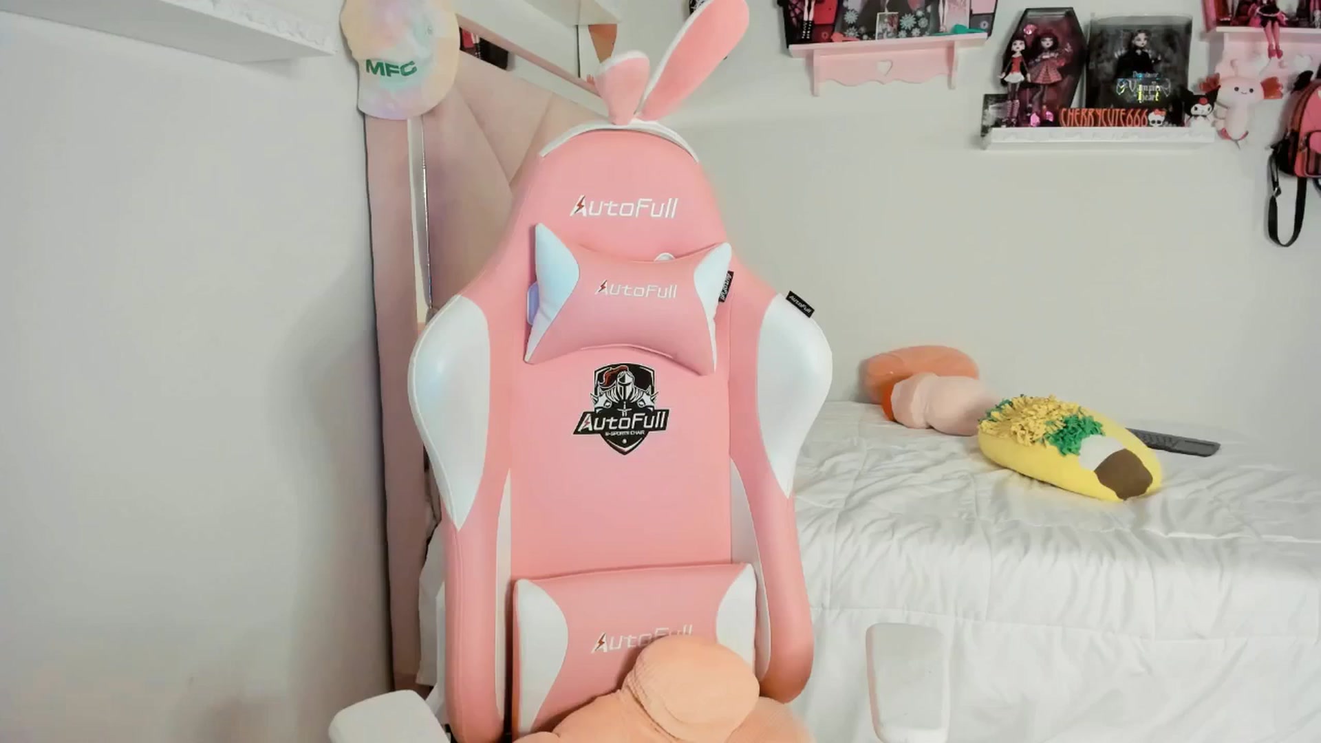Gallery image thumbnail from Cherrycute666's myfreecams stream on, 05/07/2025, 04:13 image 4 of 20