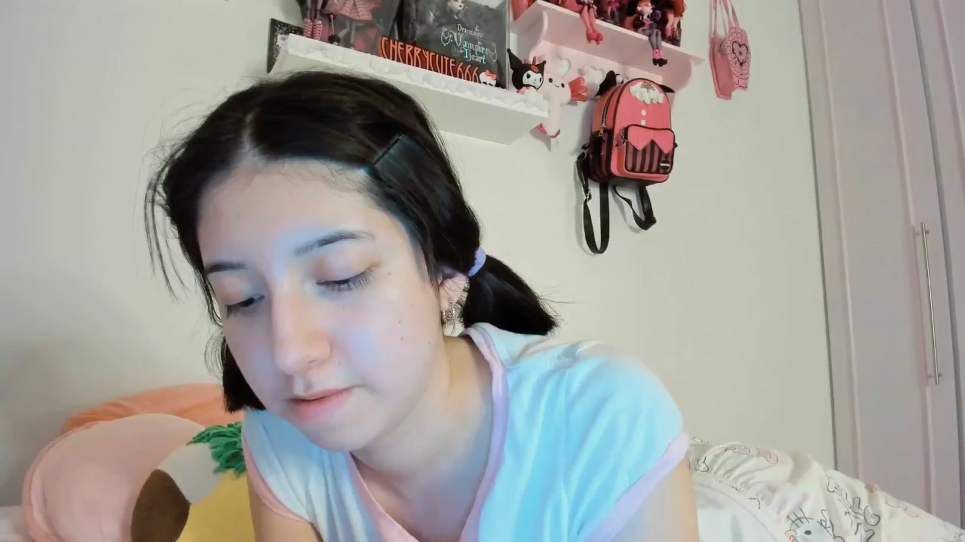 Gallery image thumbnail from Cherrycute666's myfreecams stream on, 05/07/2025, 04:50 image 15 of 20