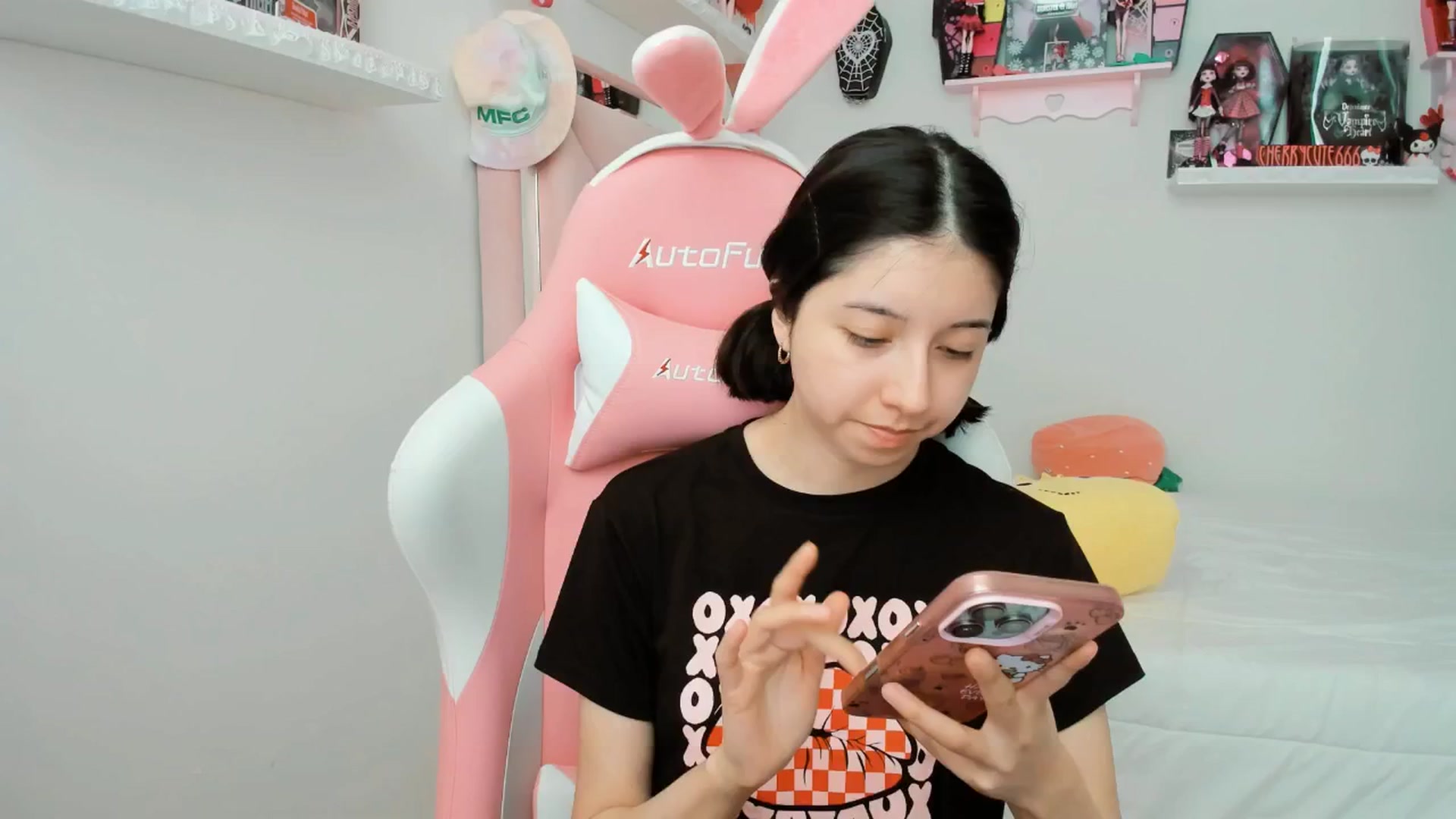 Gallery image thumbnail from Cherrycute666's myfreecams stream on, 05/07/2025, 22:37 image 20 of 20