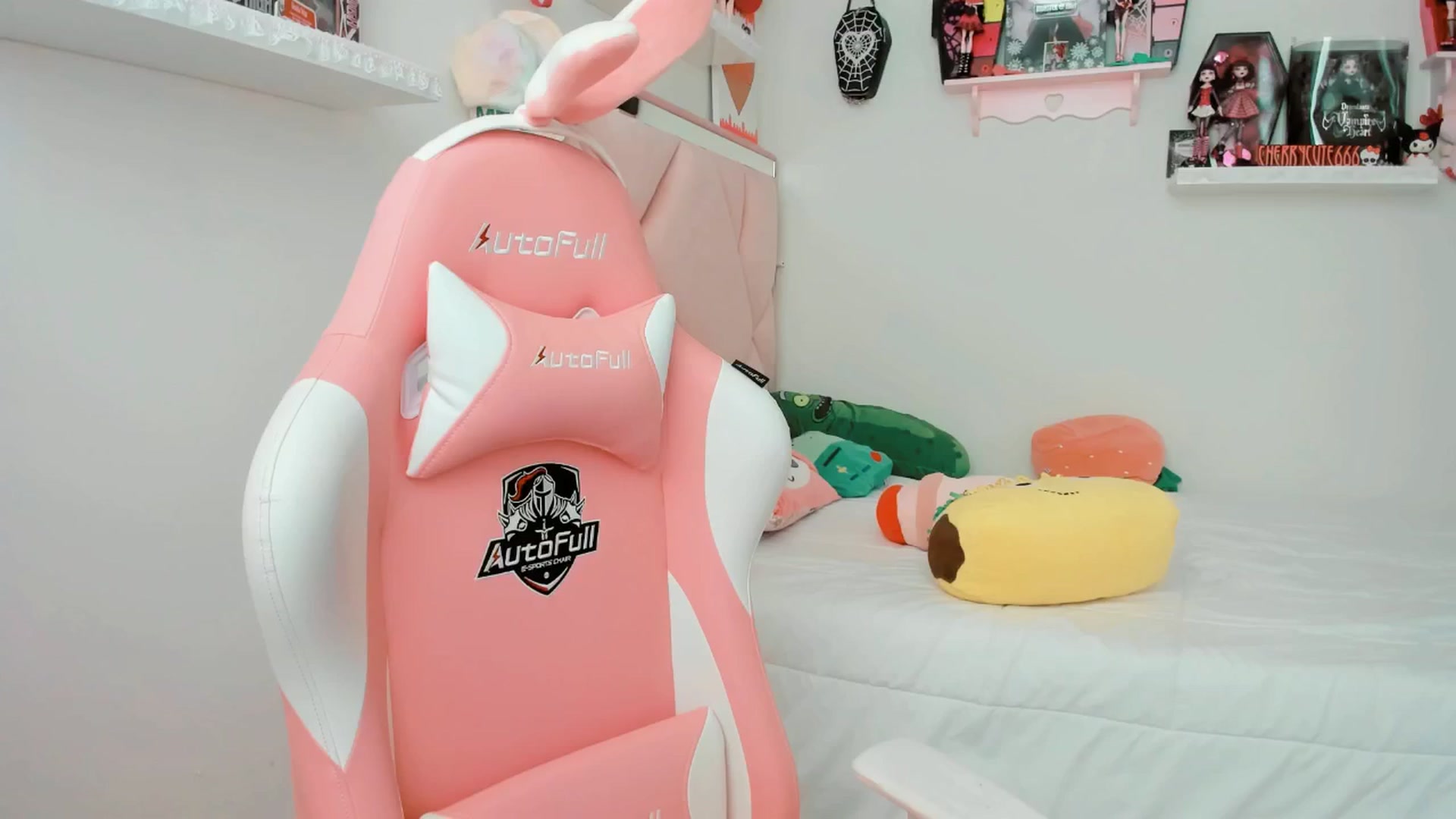 Gallery image thumbnail from Cherrycute666's myfreecams stream on, 05/07/2025, 22:37 image 12 of 20