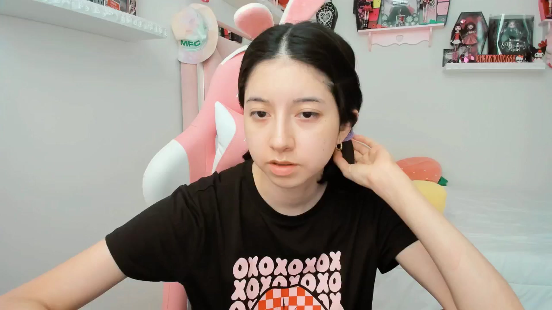 Gallery image thumbnail from Cherrycute666's myfreecams stream on, 05/07/2025, 22:37 image 8 of 20