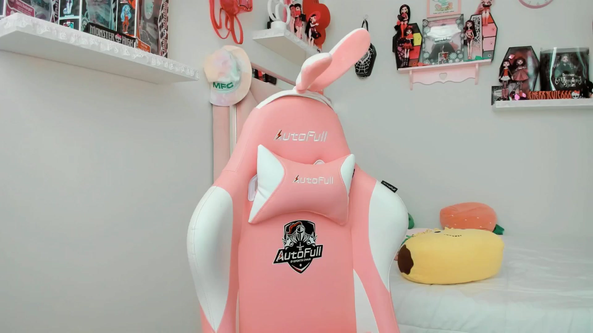 Gallery image thumbnail from Cherrycute666's myfreecams stream on, 05/07/2025, 23:11 image 8 of 20