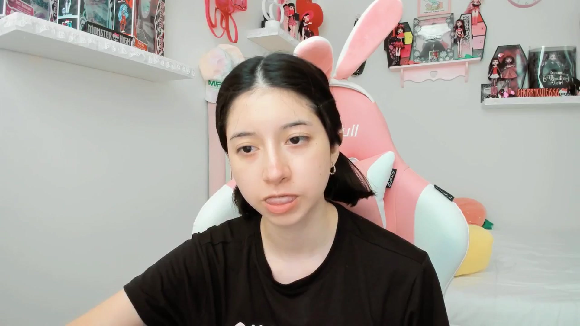 Gallery image thumbnail from Cherrycute666's myfreecams stream on, 05/07/2025, 23:11 image 7 of 20