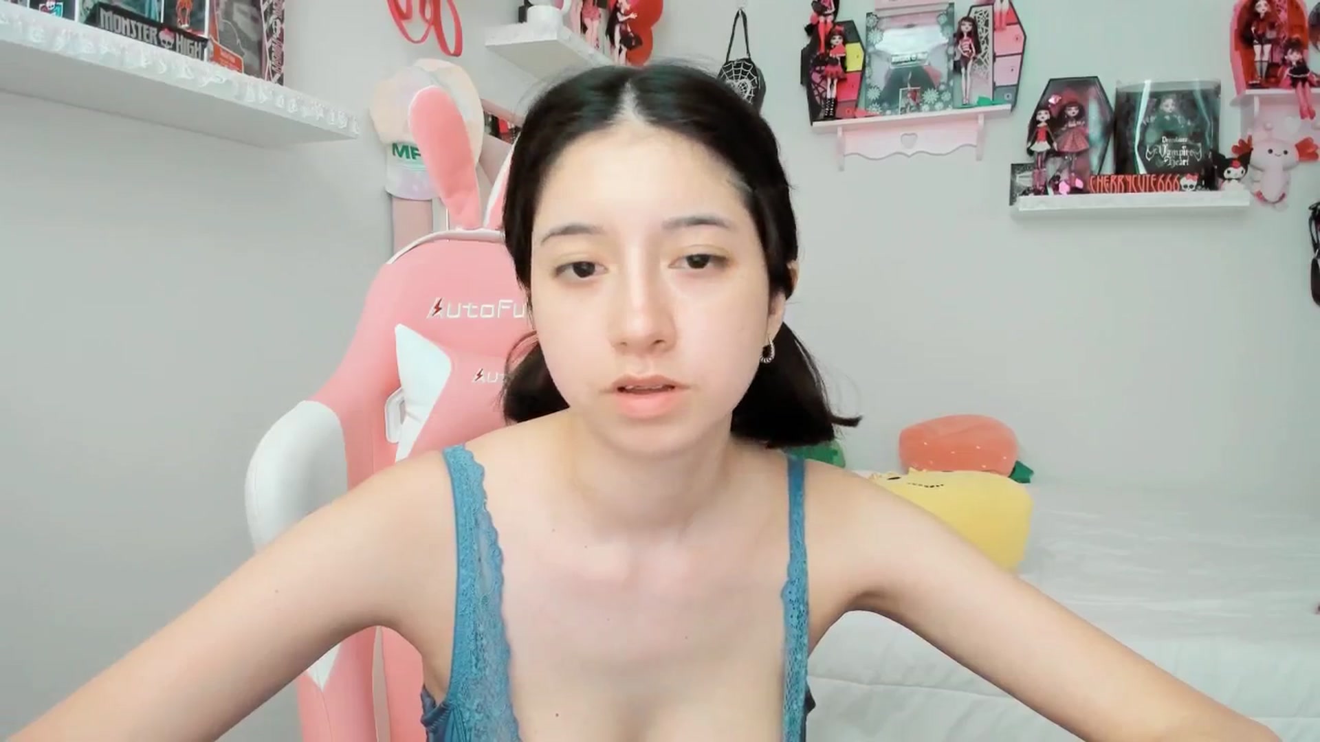 Gallery image thumbnail from Cherrycute666's myfreecams stream on, 05/07/2025, 23:11 image 20 of 20