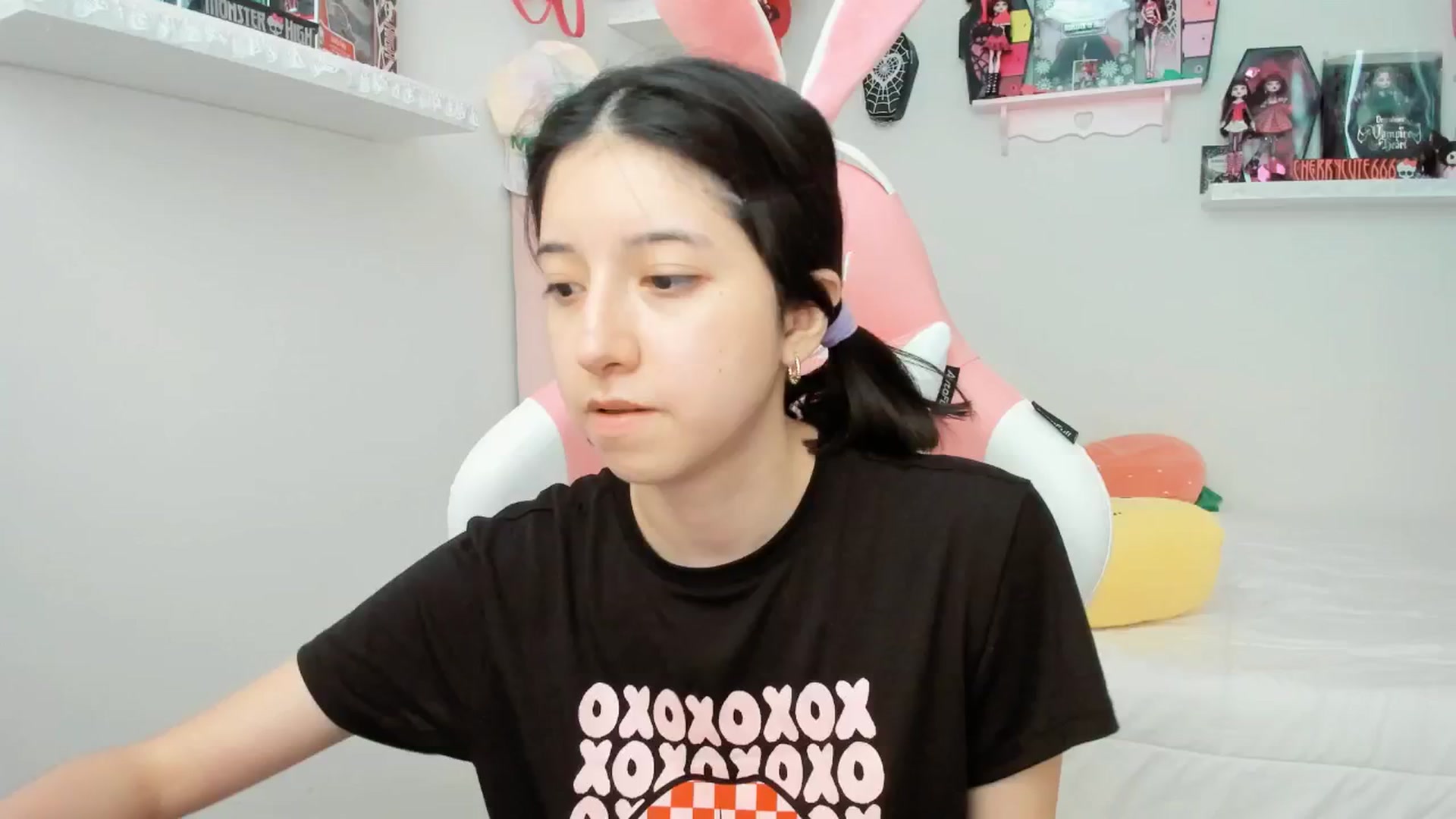 Gallery image thumbnail from Cherrycute666's myfreecams stream on, 05/07/2025, 23:34 image 17 of 20