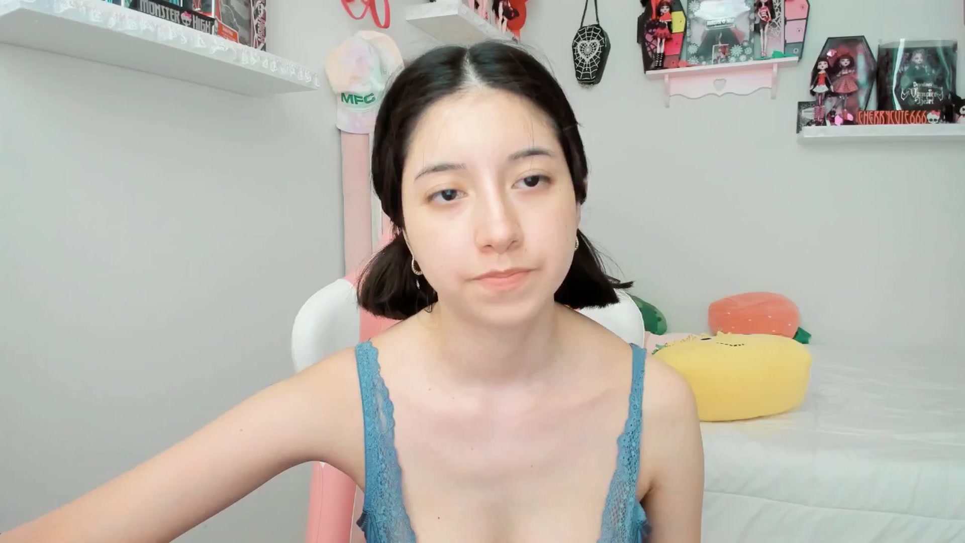 Gallery image thumbnail from Cherrycute666's myfreecams stream on, 05/07/2025, 23:34 image 10 of 20