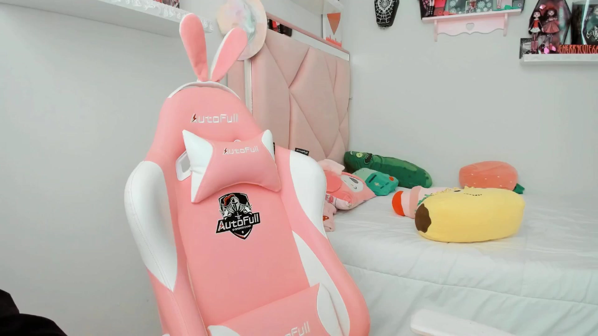 Gallery image thumbnail from Cherrycute666's myfreecams stream on, 05/07/2025, 23:34 image 4 of 20