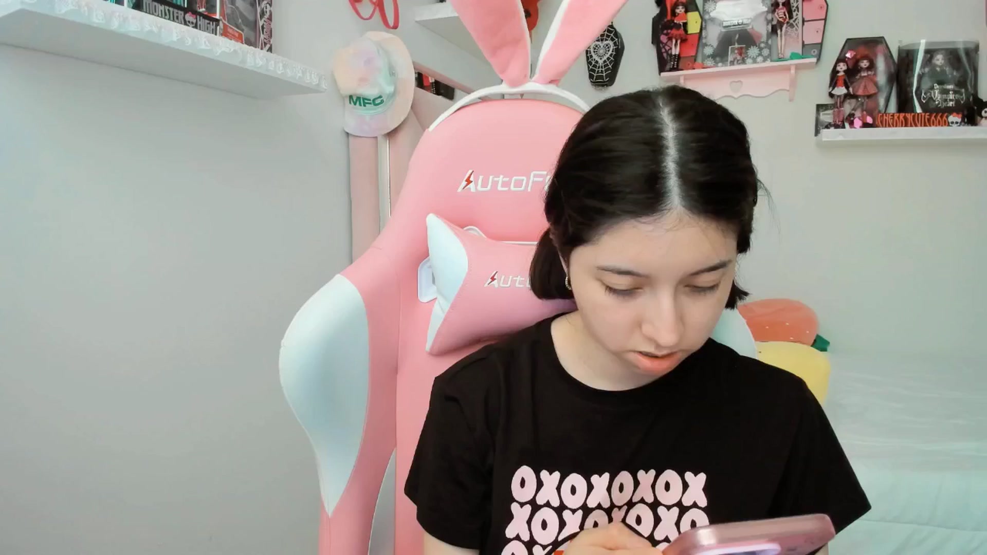 Gallery image thumbnail from Cherrycute666's myfreecams stream on, 05/07/2025, 23:34 image 13 of 20