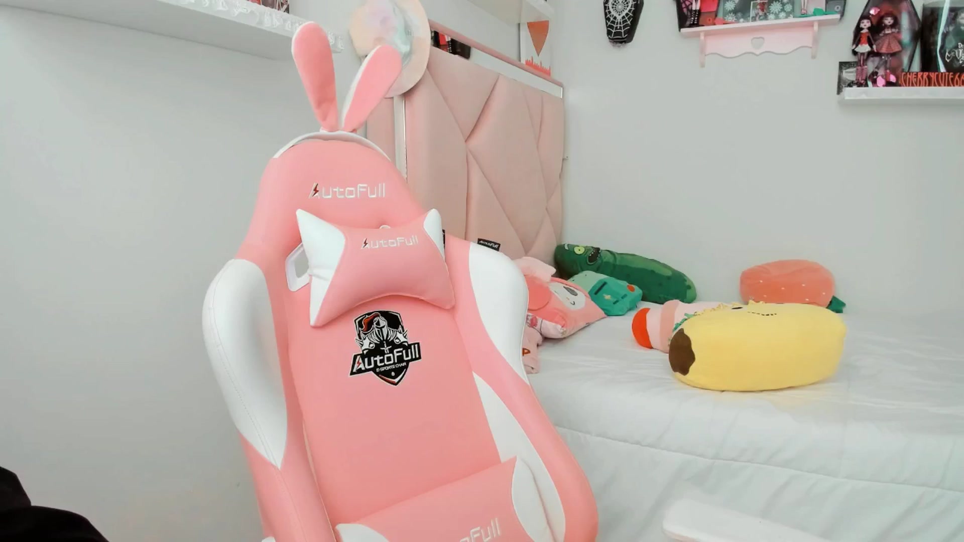 Gallery image thumbnail from Cherrycute666's myfreecams stream on, 05/07/2025, 23:34 image 6 of 20