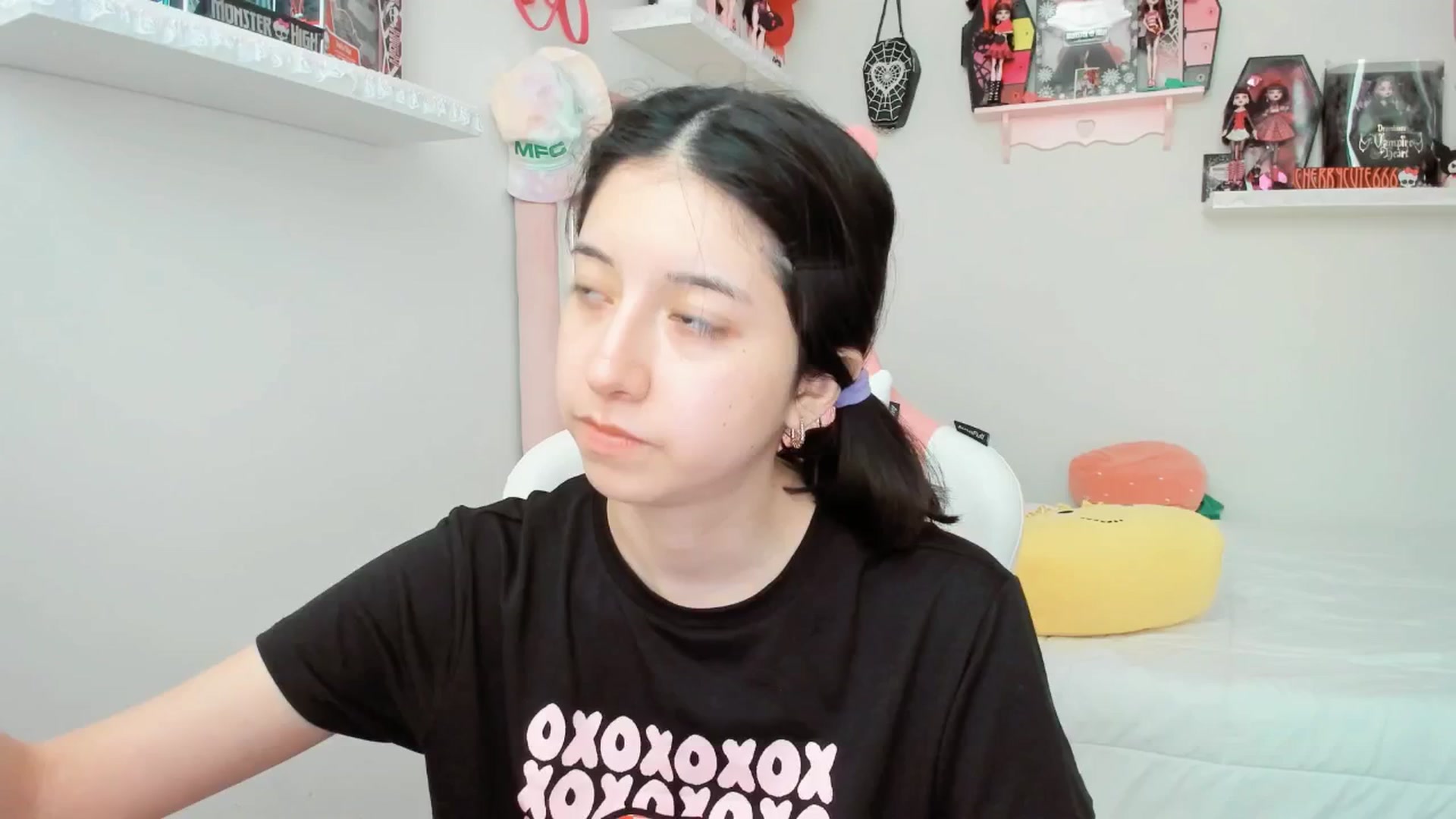 Gallery image thumbnail from Cherrycute666's myfreecams stream on, 05/07/2025, 23:34 image 12 of 20
