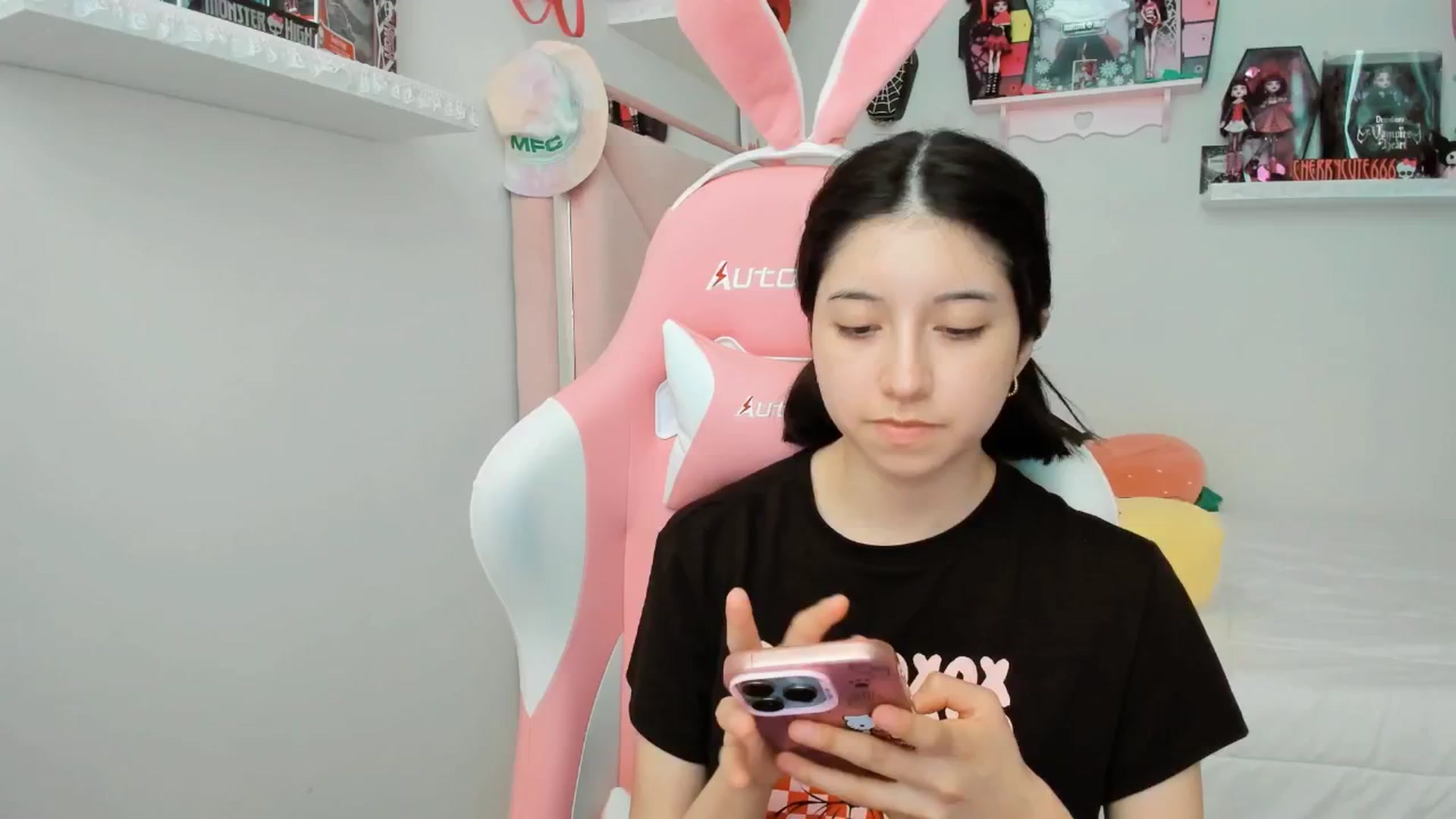 Gallery image thumbnail from Cherrycute666's myfreecams stream on, 05/07/2025, 23:34 image 20 of 20