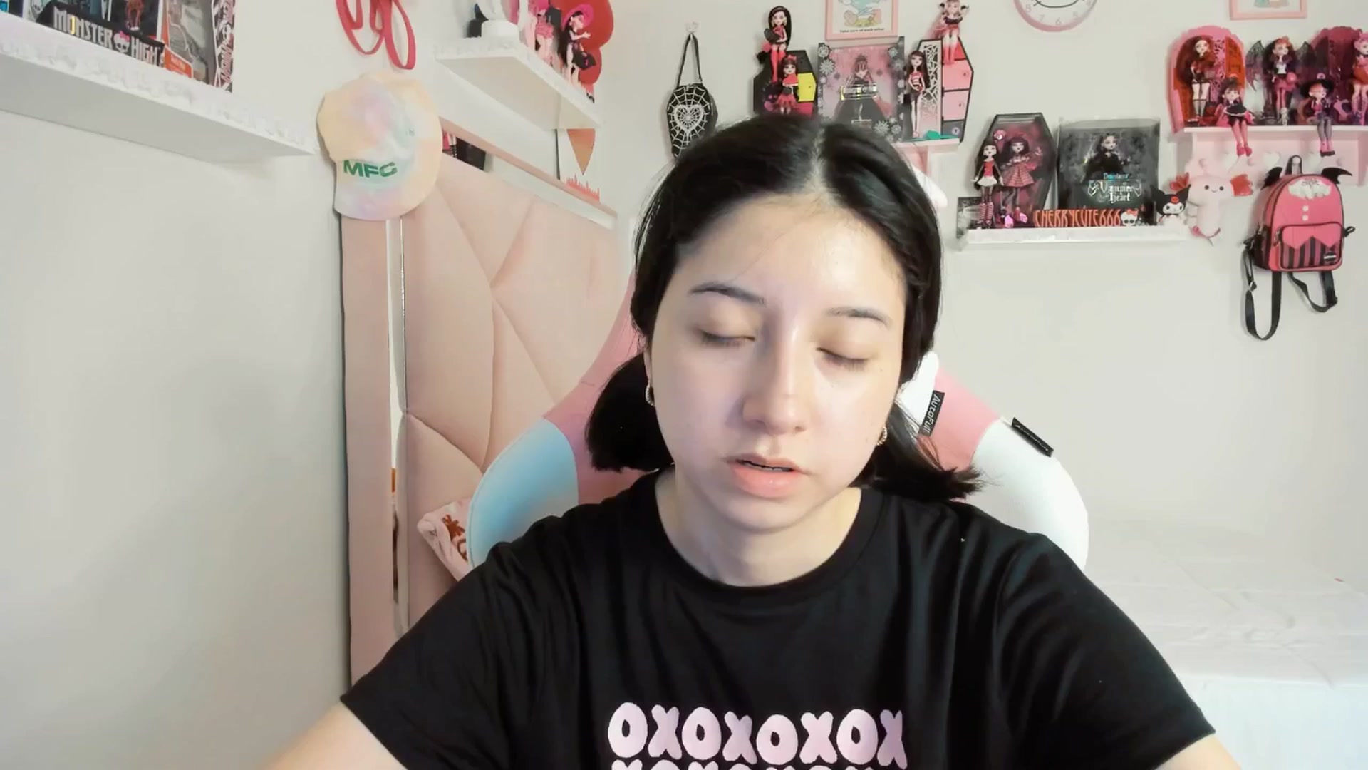 Gallery image thumbnail from Cherrycute666's myfreecams stream on, 05/08/2025, 01:51 image 16 of 20