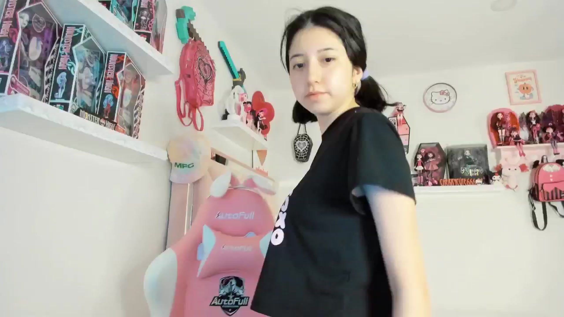 Gallery image thumbnail from Cherrycute666's myfreecams stream on, 05/08/2025, 04:28 image 1 of 20