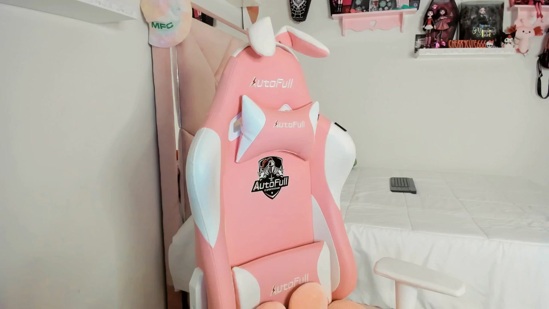 Gallery image thumbnail from Cherrycute666's myfreecams stream on, 05/08/2025, 04:28 image 4 of 20
