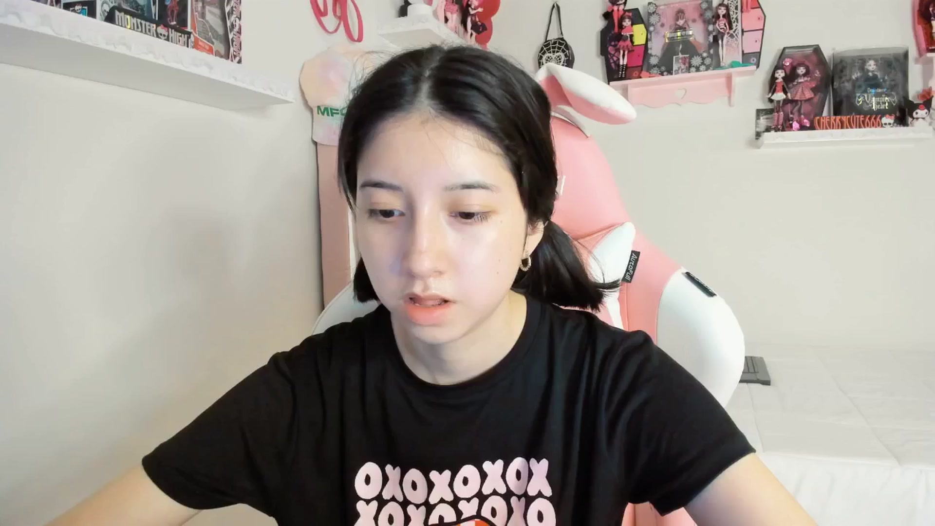 Gallery image thumbnail from Cherrycute666's myfreecams stream on, 05/08/2025, 04:28 image 6 of 20
