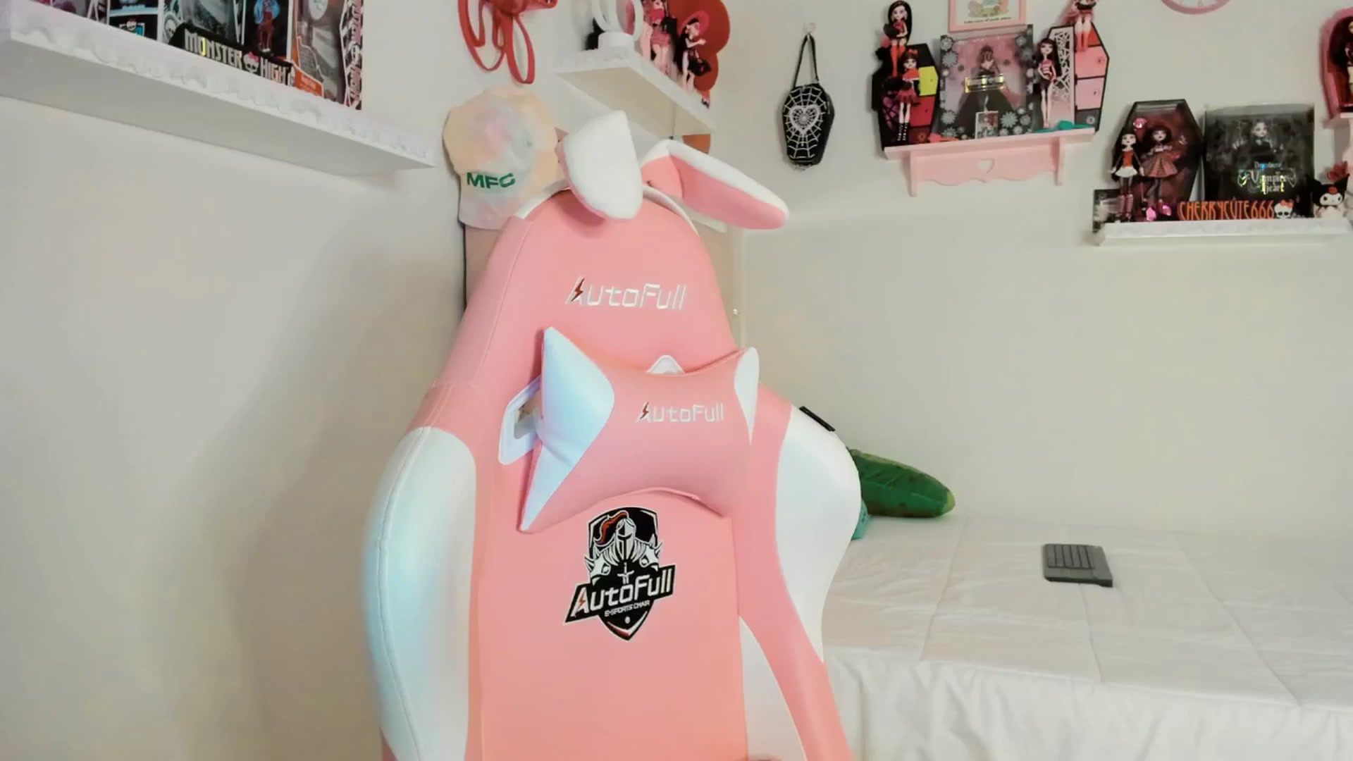 Gallery image thumbnail from Cherrycute666's myfreecams stream on, 05/08/2025, 04:28 image 7 of 20