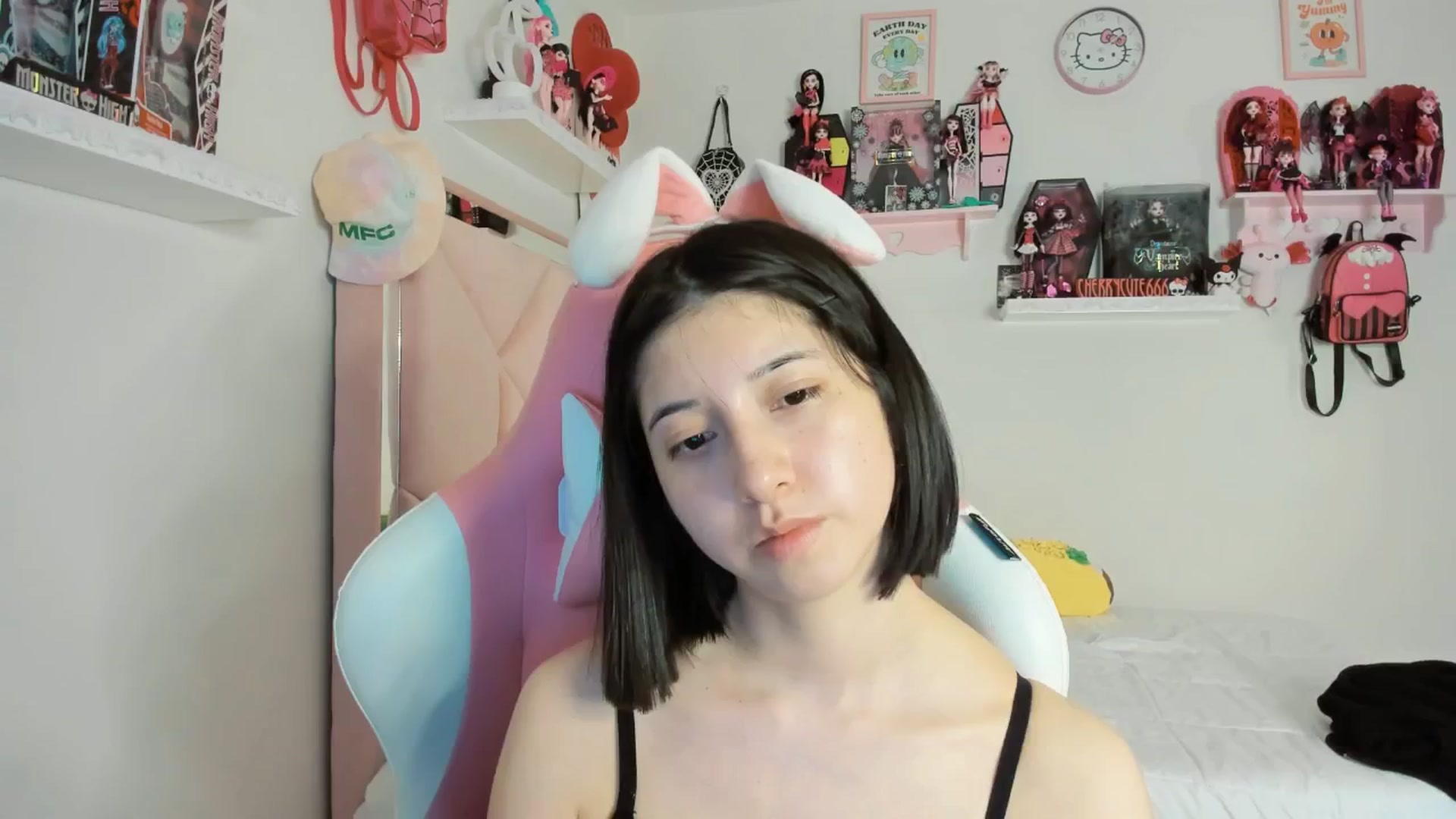 Gallery image thumbnail from Cherrycute666's myfreecams stream on, 05/09/2025, 07:48 image 14 of 20