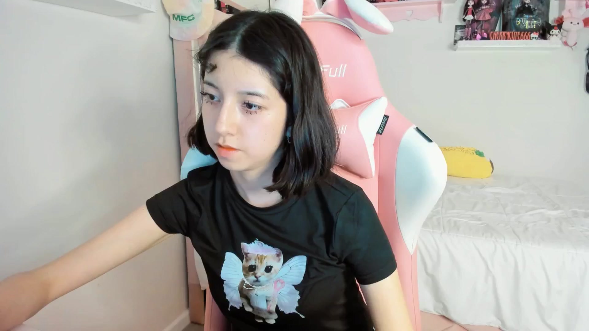 Gallery image thumbnail from Cherrycute666's myfreecams stream on, 05/10/2025, 24:07 image 19 of 20