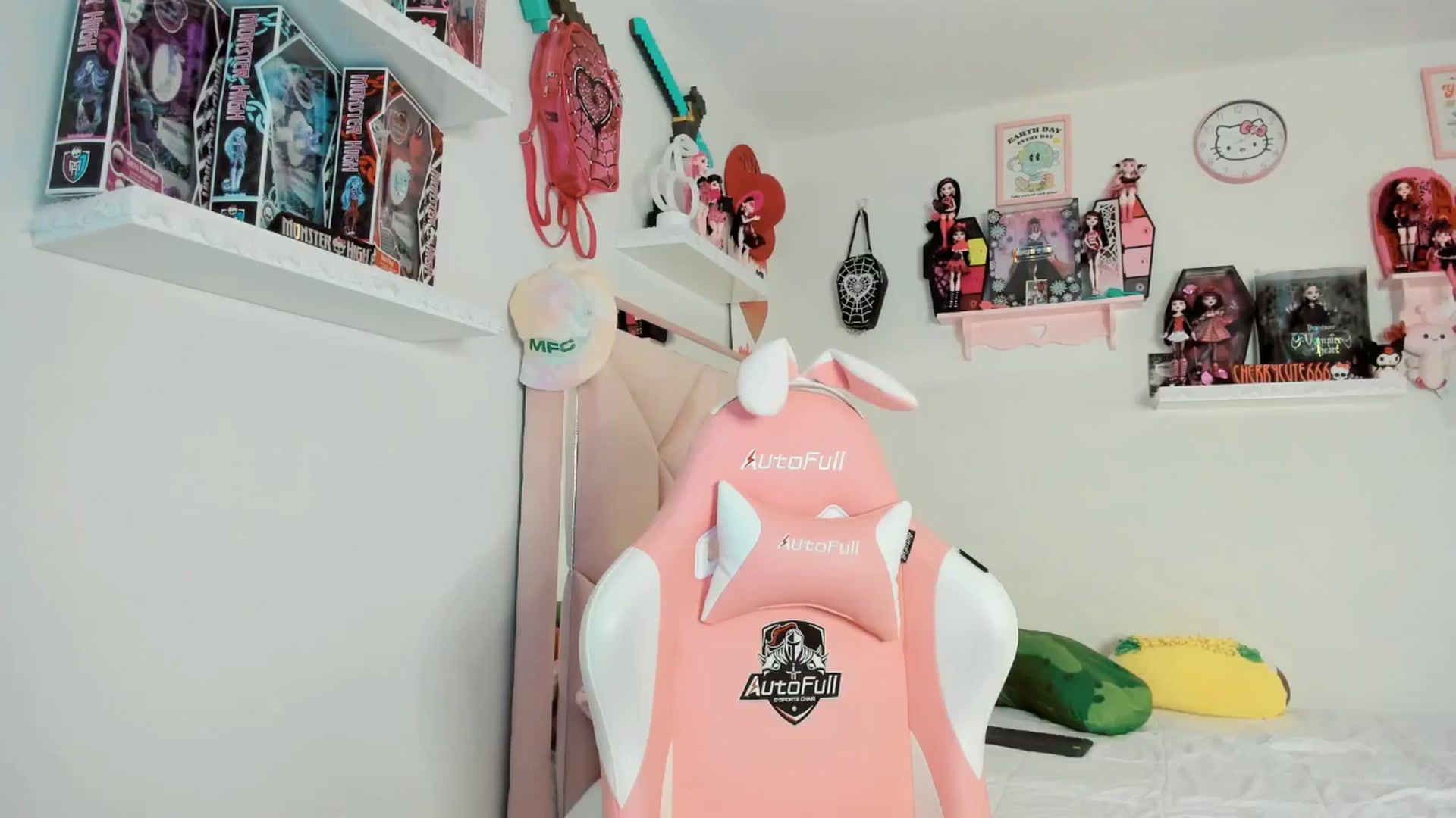 Gallery image thumbnail from Cherrycute666's myfreecams stream on, 05/10/2025, 24:07 image 13 of 20