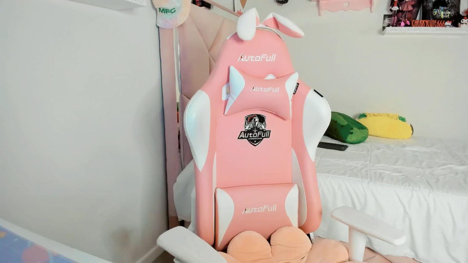 Gallery image thumbnail from Cherrycute666's myfreecams stream on, 05/10/2025, 24:07 image 12 of 20