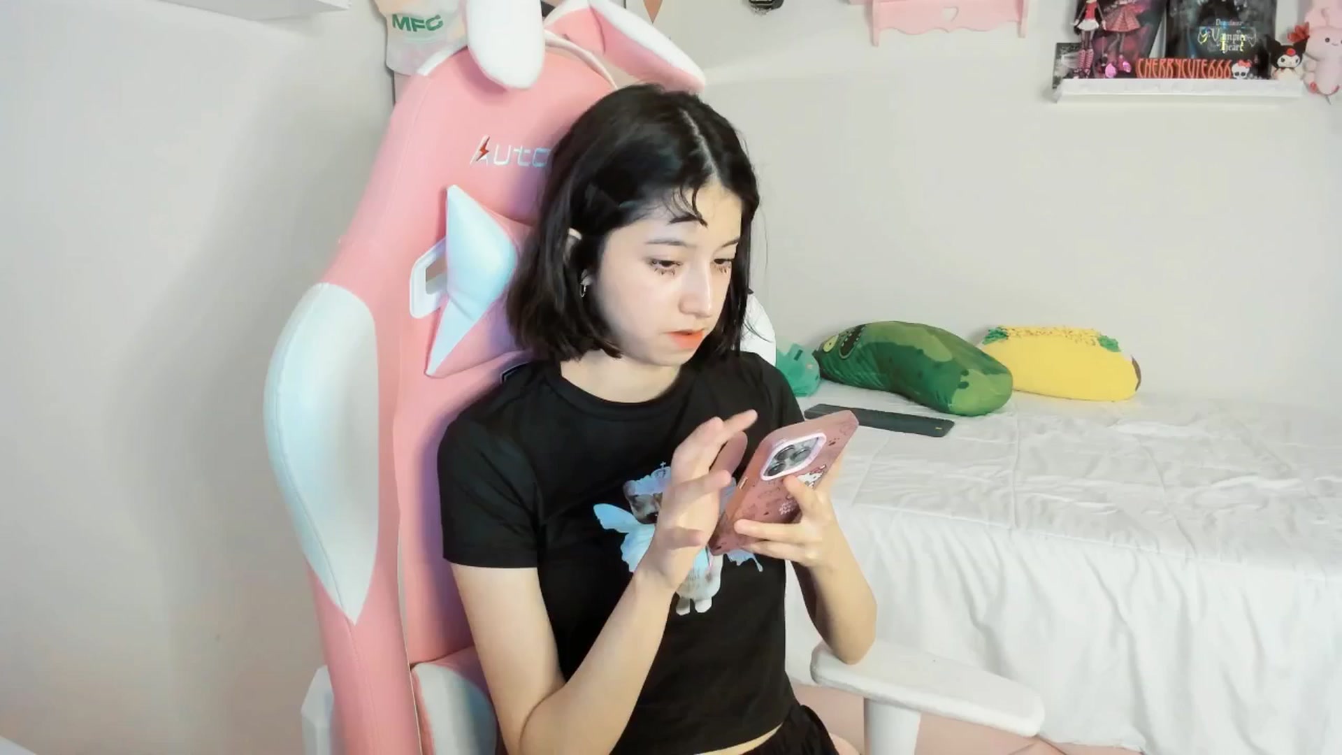 Gallery image thumbnail from Cherrycute666's myfreecams stream on, 05/10/2025, 24:07 image 2 of 20